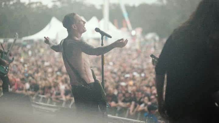 コリィ・テイラーのインスタグラム：「Thank you to all who joined us along the CMF2 Tour, whether in Australia or around the world 🙏 Can’t wait to keep it going into the New Year.   🎥: @chrstnlwrnce」