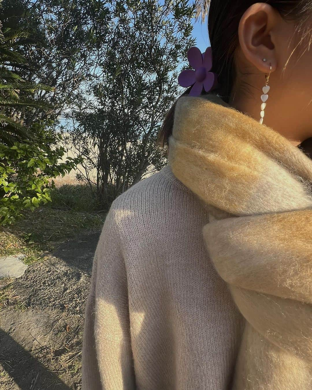 Akane Ogawaさんのインスタグラム写真 - (Akane OgawaInstagram)「おはようございます✨✨ 完売していた、 大版のマフラー🧣 @sea.ibiza  ハートシェルピアス🤍 天竺編みのボックスシルエットニット🧶  再入荷です🩵  マフラーはメーカーさんでも完売になったので、ラストの再入荷です♡ フリンジ長くて、ボリュームあって 私もお気に入りです🐻  #pinkmafia #pinkmafiasmd #izu #shimoda」12月13日 7時57分 - pinkmafia_akane