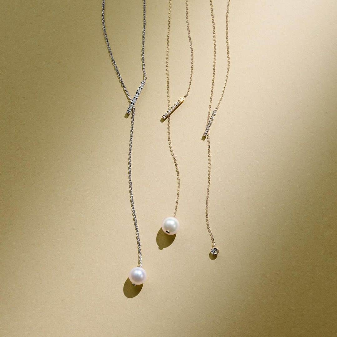 starjewelry_pressのインスタグラム：「ーHOLIDAY LIMITEDー DIAMOND & PEARL LARIAT NECKLACE  1本でおしゃれなスタイリングを叶える”ラリエットネックレス”。 デイリーに活躍するシンプルなデザインながら、上質なダイヤモンドと国産アコヤパールの贅沢な素材使いがポイント。 数量限定だからこそお届けできるスペシャルモデルをぜひチェックして！  写真右から K10YG ダイヤモンドラリエットネックレス￥49500  K10YG ダイヤモンド/パールラリエットネックレス￥49500 SV925(Pt1000フィニッシュ) ダイヤモンド/パールラリエットネックレス￥27500（オンラインストア限定） ※数量限定・スペシャルパッケージ付き  #starjewelry #スタージュエリー #holidaylimited #lariat #lariatnecklace #necklace #ネックレス #ラリエットネックレス #diamond #ダイヤモンド #pearl #パール #クリスマスギフト #ご褒美ジュエリー #jewelry」