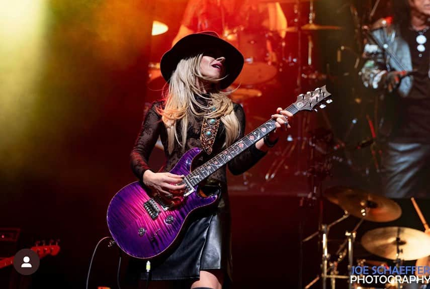 オリアンティさんのインスタグラム写真 - (オリアンティInstagram)「Thank you @joeschaefferphotography for the cool shots ✨✨☮️💜」12月13日 8時58分 - iamorianthi