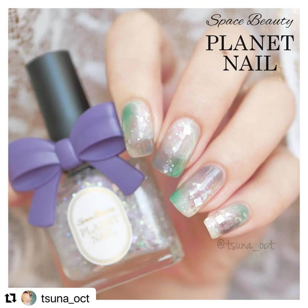 【PLANET NAIL（プラネット ネイル）】公式さんのインスタグラム写真 - (【PLANET NAIL（プラネット ネイル）】公式Instagram)「✰✰✰✰✰✰✰✰✰✰ PLANET Girl🪐 @tsuna_oct さま♡  待ってましたなつみちゃん🥺✨ タグ付けがうまくいかず見落としちゃって こんな最高にかわゆいデザインが 埋もれていたなんて😮‍💨🩷🩷  新色ミルキーウェイをつかった なつみちゃんと言えばブルー＆グリーンを かけ合わせたつやっつやな指先✨✨✨ ぜひぜひみなさままねっこしちゃってください🩷 ╍ ╍ ╍ ╍ ╍ ╍ ╍ ╍ ╍ ╍ ╍ ╍ ╍ ╍ ╍ ╍  ・・・ 💅🏻💅🏻⁡ ⁡.⁡ ⁡⁡ ⁡ #プラネットネイル 新色✨✨⁡ ⁡本日ロフト先行発売開始💭⁡ .⁡ ⁡⁡ ⁡2色発売された中から、 #ミルキーウェイの羅針盤 を使ったデザインです🫧⁡ ⁡繊細なピンクパールと、大小・六角と四角のシルバーラメ、オーロラクラッシュホロが入ったTheプラネットネイルなカラー！！💓⁡ ⁡.⁡ ⁡パープルやピンクと合わせても可愛いですが、今回はブルー×グリーンと合わせてみました💙💚⁡ ⁡.⁡ ⁡⁡ ⁡キラッキラ可愛いカラーなので、シアーカラーとは相性抜群！⁡ ⁡じゅわっと溶け合い、キラキラのアクセントをつけてくれます🥹👏🏻👏🏻⁡ ⁡.⁡ ⁡⁡ ⁡使用品は、⁡ ⁡・@planet.jp ⁡ ⁡ #planetnail ミルキーウェイの羅針盤⁡ ⁡・@smelly.jp ⁡ ⁡ #スメリーネイル シアーペッパー シアーグラス スナメリ⁡ ⁡です🙌🏻🙌🏻⁡ ⁡.⁡ ⁡⁡ ⁡ほぼグレーに近いシアーブルーと、鮮やかめグリーン、どうかな...？って思ったけど相性抜群でした🥺🫧⁡ ⁡.⁡ ⁡⁡ ⁡⁡今回のデザイン、個人的にはめっちゃお気に入りなんやけど、好き嫌いめっちゃ分かれそう🫠🫠⁡ ⁡プラネットネイルならではの四角ホロに免じて好きって思って貰えたら嬉しいな〜(笑)🫣💓⁡ ⁡.⁡ ⁡ ⁡ ⁡ #tsuna_planetnail  #プラネットガール2023 ⁡ #ラメネイル部 ⁡.⁡ ⁡⁡ ⁡ #tsuna_bluenail  #tsuna_naildesign  #きらきらネイル  #キラキラネイル  #ニュアンスネイル  #もやもやネイル  #簡単ネイル  #シアーカラーネイル  #プチプラネイル  #セルフネイル  #ポリッシュネイル  #ポリッシュ派  #スメリーネイル部  #スメリー  #smelly  #ネイル新作  #新作コスメ  #ブルーネイル  #Selfnail  #冬ネイル2024  #polishnails  #winternails」12月13日 9時25分 - planet.jp