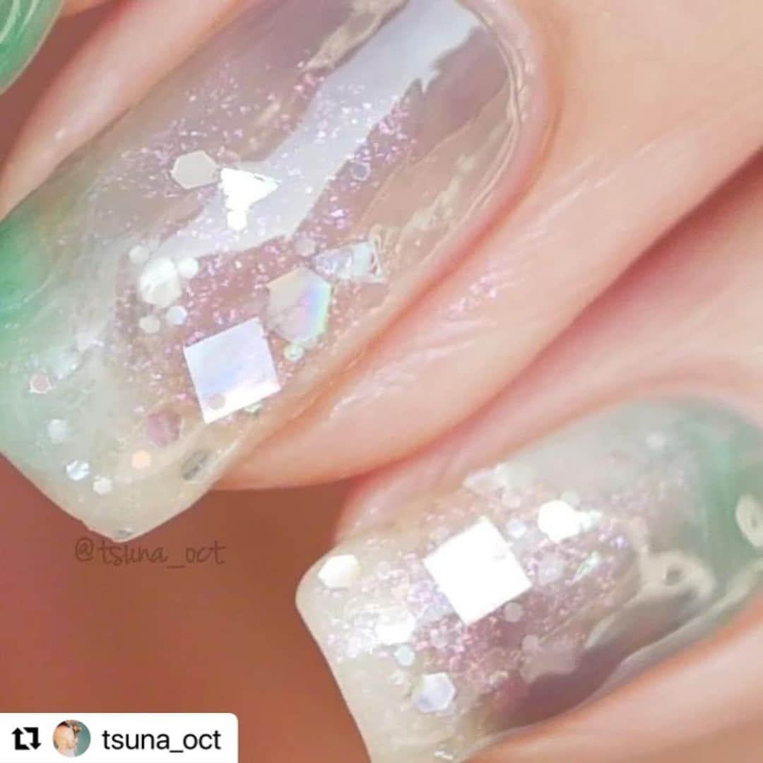 【PLANET NAIL（プラネット ネイル）】公式さんのインスタグラム写真 - (【PLANET NAIL（プラネット ネイル）】公式Instagram)「✰✰✰✰✰✰✰✰✰✰ PLANET Girl🪐 @tsuna_oct さま♡  待ってましたなつみちゃん🥺✨ タグ付けがうまくいかず見落としちゃって こんな最高にかわゆいデザインが 埋もれていたなんて😮‍💨🩷🩷  新色ミルキーウェイをつかった なつみちゃんと言えばブルー＆グリーンを かけ合わせたつやっつやな指先✨✨✨ ぜひぜひみなさままねっこしちゃってください🩷 ╍ ╍ ╍ ╍ ╍ ╍ ╍ ╍ ╍ ╍ ╍ ╍ ╍ ╍ ╍ ╍  ・・・ 💅🏻💅🏻⁡ ⁡.⁡ ⁡⁡ ⁡ #プラネットネイル 新色✨✨⁡ ⁡本日ロフト先行発売開始💭⁡ .⁡ ⁡⁡ ⁡2色発売された中から、 #ミルキーウェイの羅針盤 を使ったデザインです🫧⁡ ⁡繊細なピンクパールと、大小・六角と四角のシルバーラメ、オーロラクラッシュホロが入ったTheプラネットネイルなカラー！！💓⁡ ⁡.⁡ ⁡パープルやピンクと合わせても可愛いですが、今回はブルー×グリーンと合わせてみました💙💚⁡ ⁡.⁡ ⁡⁡ ⁡キラッキラ可愛いカラーなので、シアーカラーとは相性抜群！⁡ ⁡じゅわっと溶け合い、キラキラのアクセントをつけてくれます🥹👏🏻👏🏻⁡ ⁡.⁡ ⁡⁡ ⁡使用品は、⁡ ⁡・@planet.jp ⁡ ⁡ #planetnail ミルキーウェイの羅針盤⁡ ⁡・@smelly.jp ⁡ ⁡ #スメリーネイル シアーペッパー シアーグラス スナメリ⁡ ⁡です🙌🏻🙌🏻⁡ ⁡.⁡ ⁡⁡ ⁡ほぼグレーに近いシアーブルーと、鮮やかめグリーン、どうかな...？って思ったけど相性抜群でした🥺🫧⁡ ⁡.⁡ ⁡⁡ ⁡⁡今回のデザイン、個人的にはめっちゃお気に入りなんやけど、好き嫌いめっちゃ分かれそう🫠🫠⁡ ⁡プラネットネイルならではの四角ホロに免じて好きって思って貰えたら嬉しいな〜(笑)🫣💓⁡ ⁡.⁡ ⁡ ⁡ ⁡ #tsuna_planetnail  #プラネットガール2023 ⁡ #ラメネイル部 ⁡.⁡ ⁡⁡ ⁡ #tsuna_bluenail  #tsuna_naildesign  #きらきらネイル  #キラキラネイル  #ニュアンスネイル  #もやもやネイル  #簡単ネイル  #シアーカラーネイル  #プチプラネイル  #セルフネイル  #ポリッシュネイル  #ポリッシュ派  #スメリーネイル部  #スメリー  #smelly  #ネイル新作  #新作コスメ  #ブルーネイル  #Selfnail  #冬ネイル2024  #polishnails  #winternails」12月13日 9時25分 - planet.jp