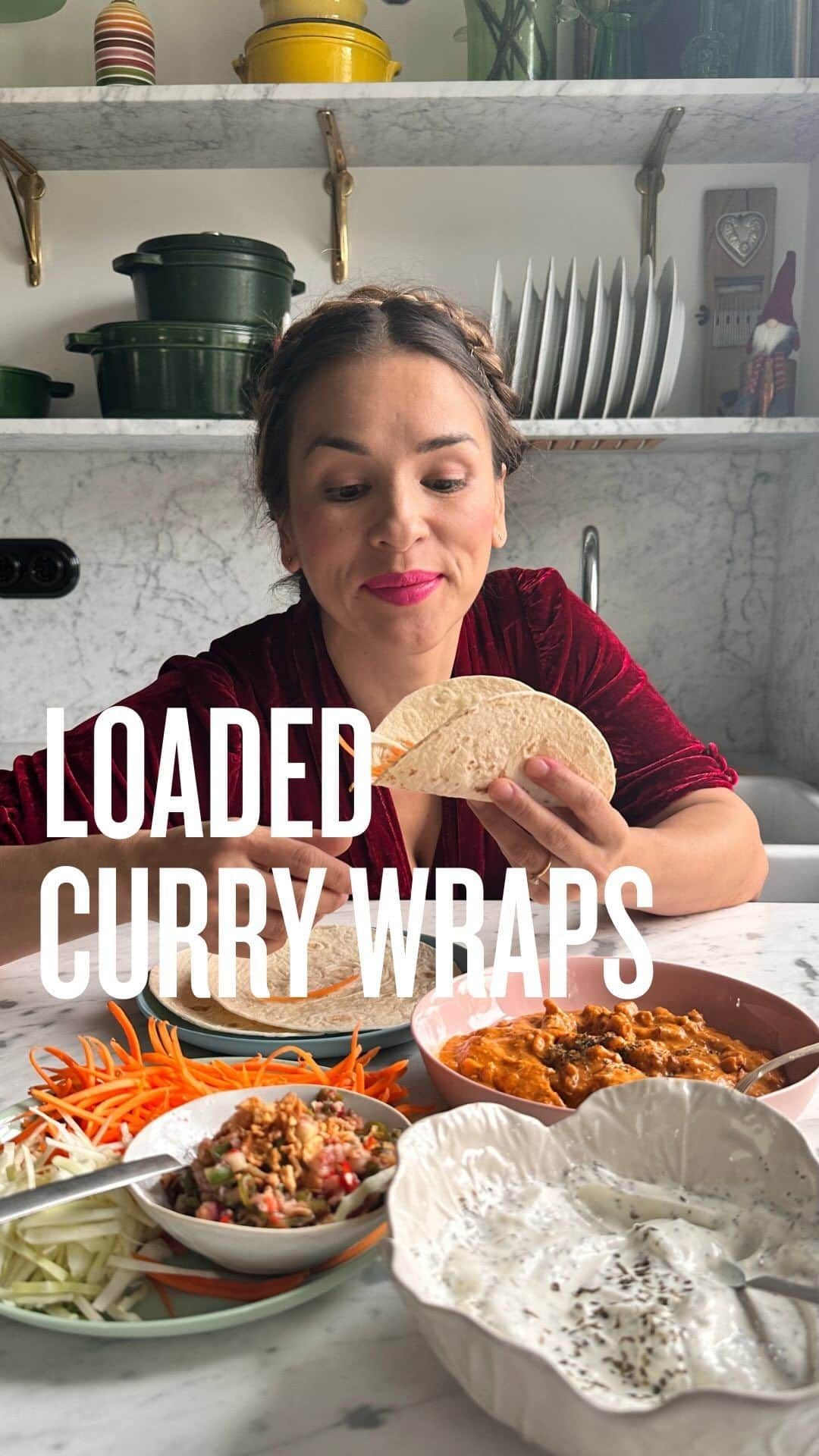 レイチェル・クーのインスタグラム：「✨ How to save your leftovers pt.2   These loaded curry wraps combine cool, creamy, and crunchy for a brilliant DIY meal:   ✨Aromatic roast vegetable curry with a protein of your choice (whatever is hanging about after your Xmas meal)  ✨ Refreshing mint yoghurt using dried mint for a subtle warmth   ✨ Sliced carrots and cabbage to add extra flavour and crunchiness   This is super versatile and a great crowd pleaser, plus I’ve topped mine with my cucumber, cranberry, and chilli relish (head to my previous reel for more on this)  How are you planning on saving your leftovers this Christmas? 🎄」