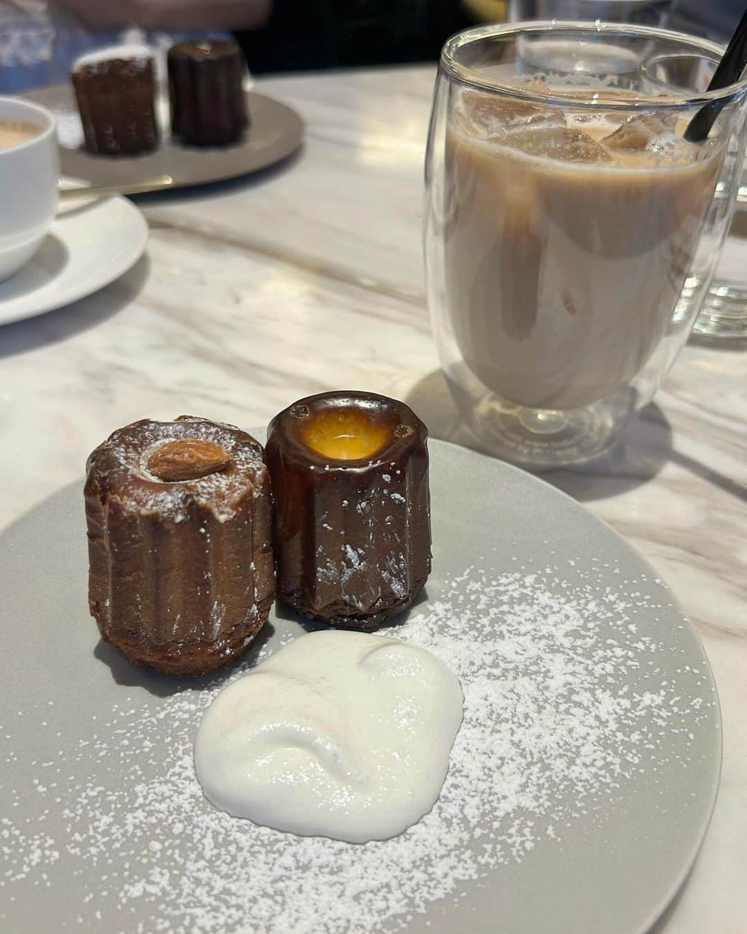 柳田菜月さんのインスタグラム写真 - (柳田菜月Instagram)「渋谷のカヌレ専門店☕️ . れーなと行ったカフェのカヌレがとっても美味しかった🥹 プレーンとヘーゼルナッツをチョイス！ 日本にいるときは、美味しくて素敵な カフェに寄りたくなる💗 . #カフェ巡り #渋谷カフェ  #カヌレ専門店 #カヌレ #caneledechianti  #cafe #teatime」12月13日 20時00分 - natsuki.3190