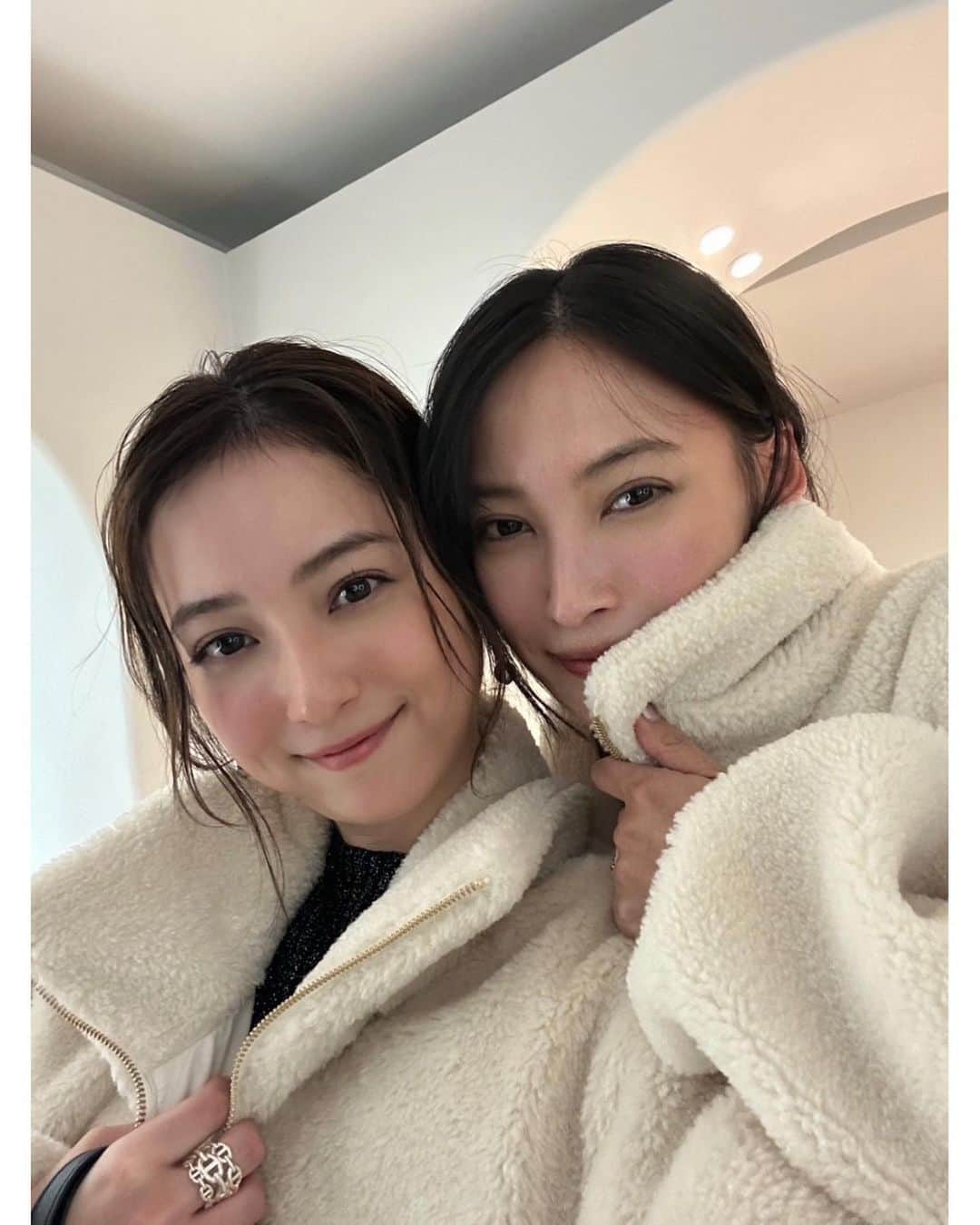 佐々木希さんのインスタグラム写真 - (佐々木希Instagram)「絢と会ったら、 同じもこもこアウター☃️」12月13日 10時33分 - nozomisasaki_official