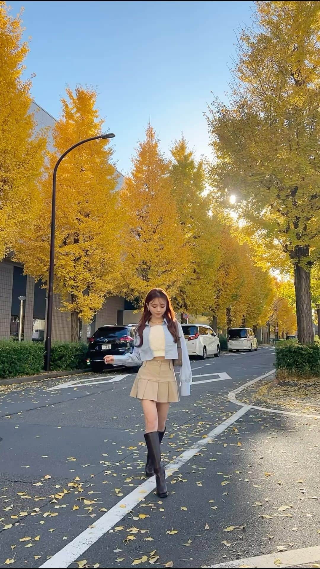 桜井美悠（みゆみゆ）のインスタグラム：「年末って忘年会とかでほんまに太る..🐽  そのまま何もしやんかったら昔のおデブ時代に戻りそうで、、 罪悪感がすごいから体は動かしてる！❤️‍🔥  ピラティスはほんまに始めてよかったなぁ、、  ・姿勢が良くなった ・体が柔らかくなった ・ストレス解消(浅い呼吸ばかり→深い呼吸ができるように) ・筋トレがしやすくなった  @eden.pilates.official はよ行きたい😂」