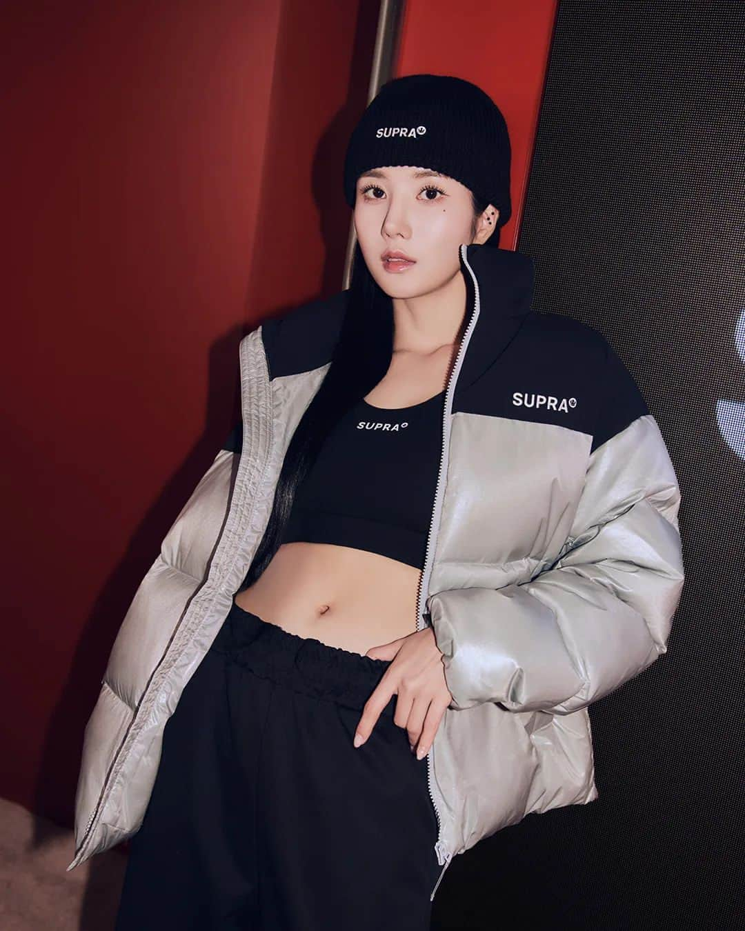 スープラのインスタグラム：「SUPRA and KWON EUNBI met again at the flagship store in Hannam. Discover the warm winter style with down jackets and outdoor shoes.  With SUPRA's own street mood, the 23 Winter Season Collection features lightweight and stylish items that are perfect for both daily wear and outdoor activities.  Photographer LESS」