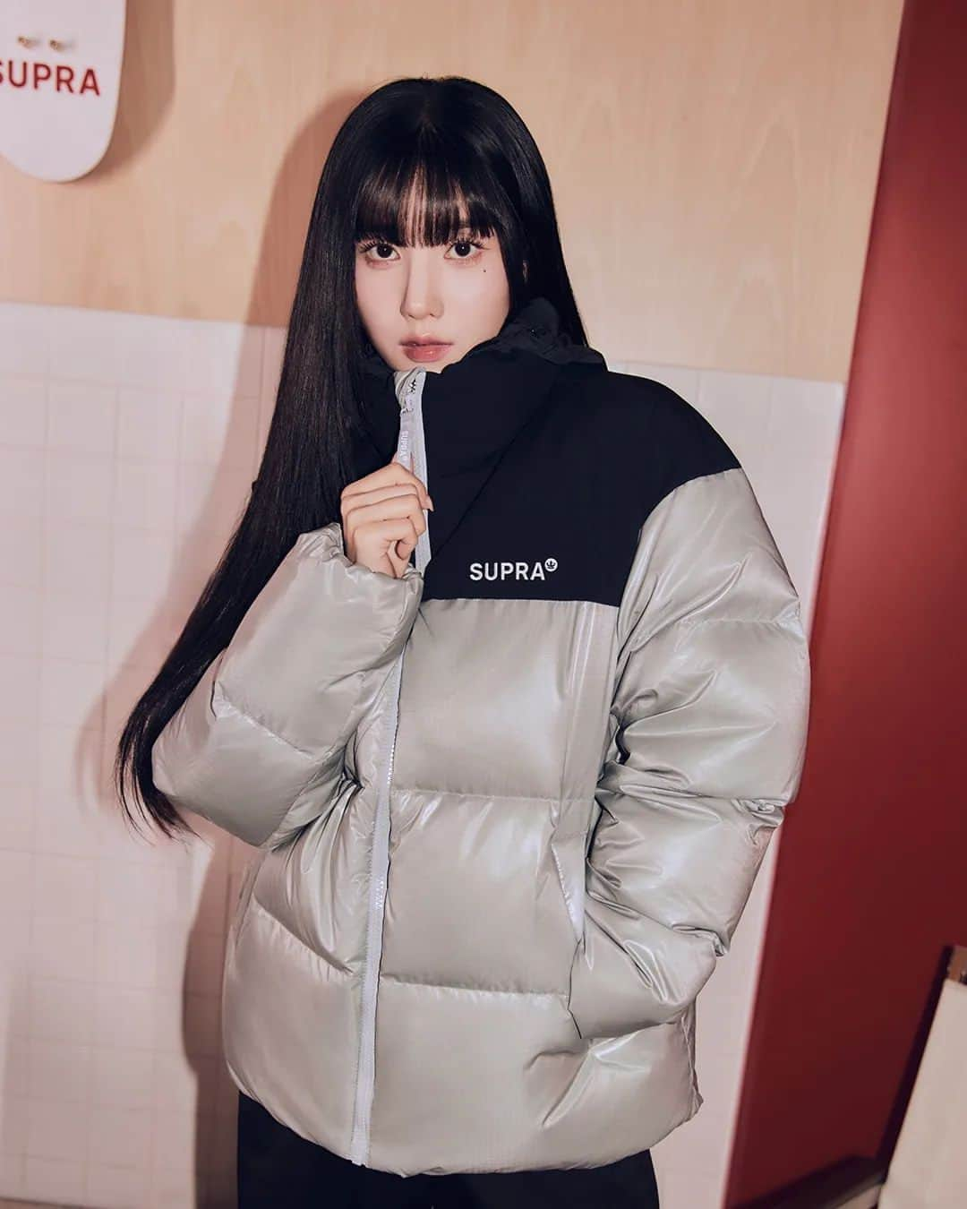 スープラさんのインスタグラム写真 - (スープラInstagram)「SUPRA and KWON EUNBI met again at the flagship store in Hannam. Discover the warm winter style with down jackets and outdoor shoes.  With SUPRA's own street mood, the 23 Winter Season Collection features lightweight and stylish items that are perfect for both daily wear and outdoor activities.  Photographer LESS」12月13日 10時52分 - suprafootwear