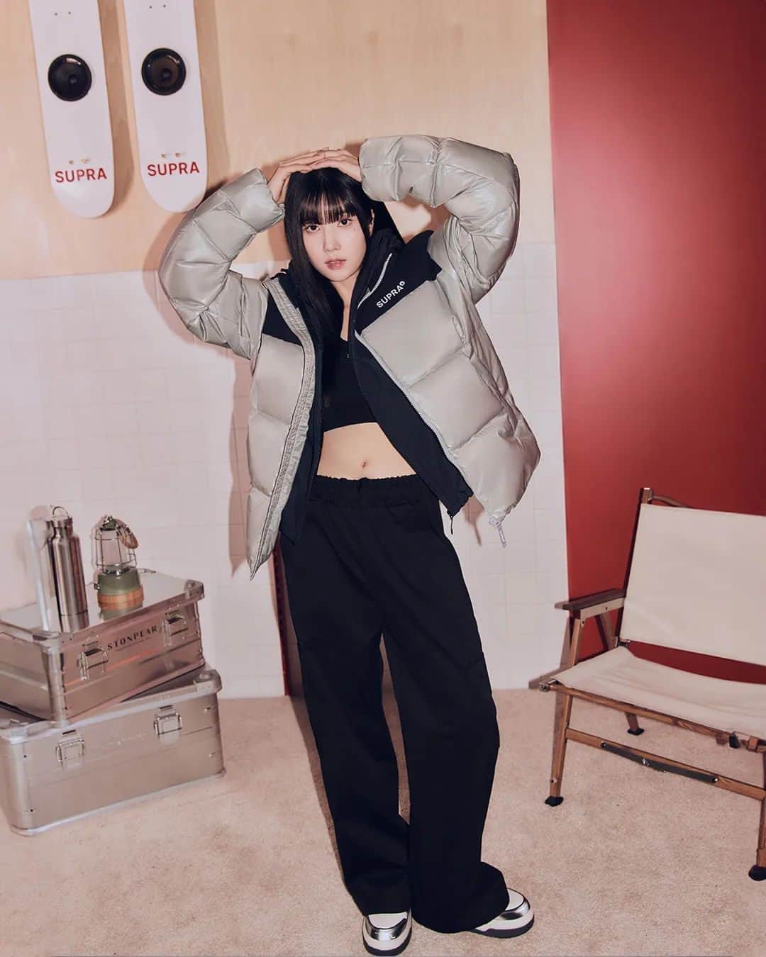 スープラのインスタグラム：「SUPRA and KWON EUNBI met again at the flagship store in Hannam. Discover the warm winter style with down jackets and outdoor shoes.  With SUPRA's own street mood, the 23 Winter Season Collection features lightweight and stylish items that are perfect for both daily wear and outdoor activities.  Photographer LESS」