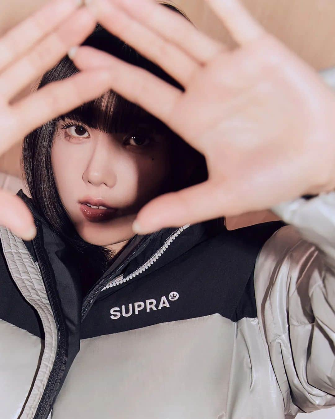 スープラさんのインスタグラム写真 - (スープラInstagram)「SUPRA and KWON EUNBI met again at the flagship store in Hannam. Discover the warm winter style with down jackets and outdoor shoes.  With SUPRA's own street mood, the 23 Winter Season Collection features lightweight and stylish items that are perfect for both daily wear and outdoor activities.  Photographer LESS」12月13日 10時53分 - suprafootwear