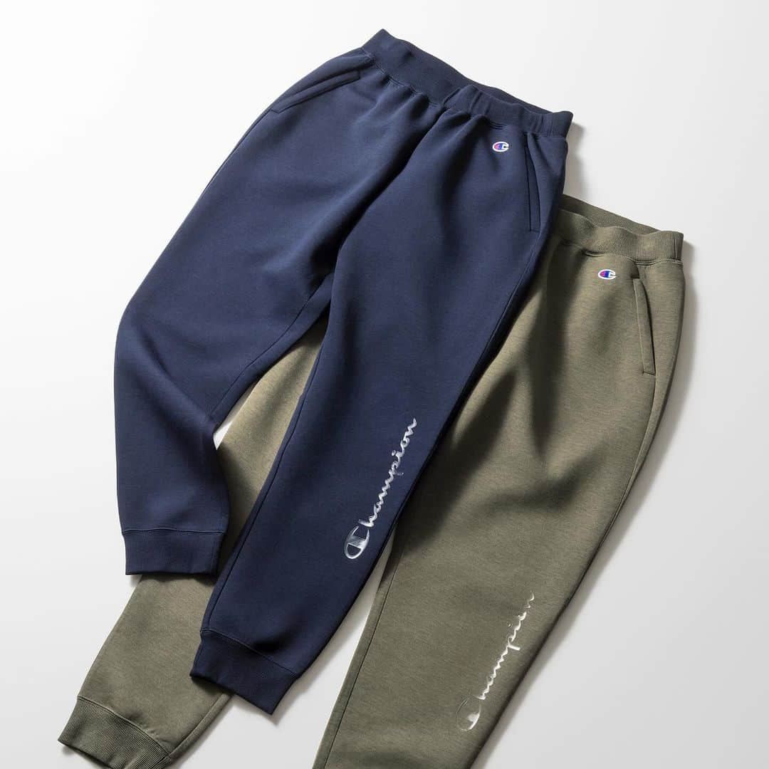 Champion Japanのインスタグラム：「【TECH WEAVE®︎ 3LS LONG PANTS】  冬の寒さ対策もバッチリ！ 飛べるくらい軽い、通気性・ストレッチ性・保温性に優れた3LS スウェットパンツは今すぐ活躍してくれるあったかボトムス。  裾のリブとウエスト内側コードで絞めることができるゴム入りシャーリングを使えば、より暖かなはき心地に。  同素材を使用したスウェットシャツと組み合わせれば、キレイめカジュアルなセットアップとしてもお楽しみいただけます！  ■Item：TECH WEAVE®︎ 3LS Sweat Pants ■Number：C3-YS201 ■Color：グラスオリーブ, オックスフォードグレー,ブラック,ネイビー ■Size：M, L,XL ■Price：￥10,890  #Champion #チャンピオン #23FW #Athletic #アスレチック #スポーツ #スポーツウェア #トレーニング #マラソン」