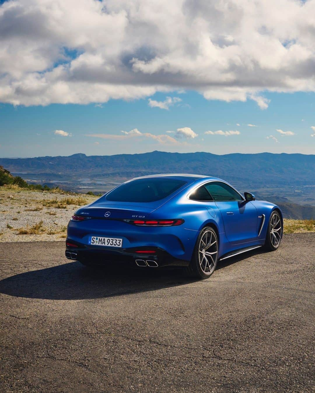 メルセデス・ベンツさんのインスタグラム写真 - (メルセデス・ベンツInstagram)「Some days are just tailor-made for driving – start your engine!   #MercedesBenz #MercedesAMG #GT  [Mercedes-AMG GT 63 4MATIC+ | WLTP: Kraftstoffverbrauch kombiniert: 14,1 l/100 km | CO₂-Emissionen kombiniert: 319 g/km | mb4.me/DAT-Leitfaden]」12月13日 12時00分 - mercedesbenz