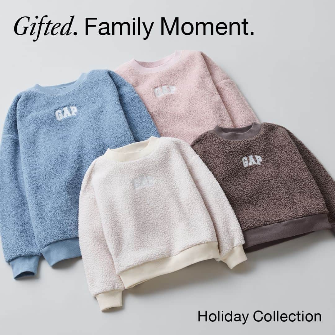 Gap Japanのインスタグラム：「モコモコ素材と優しいカラーで心もからだも暖かに。親子で着られるシェルパプルオーバーはギフトにもぴったり。  #gap #gifted #familymoment #holidaycollection」