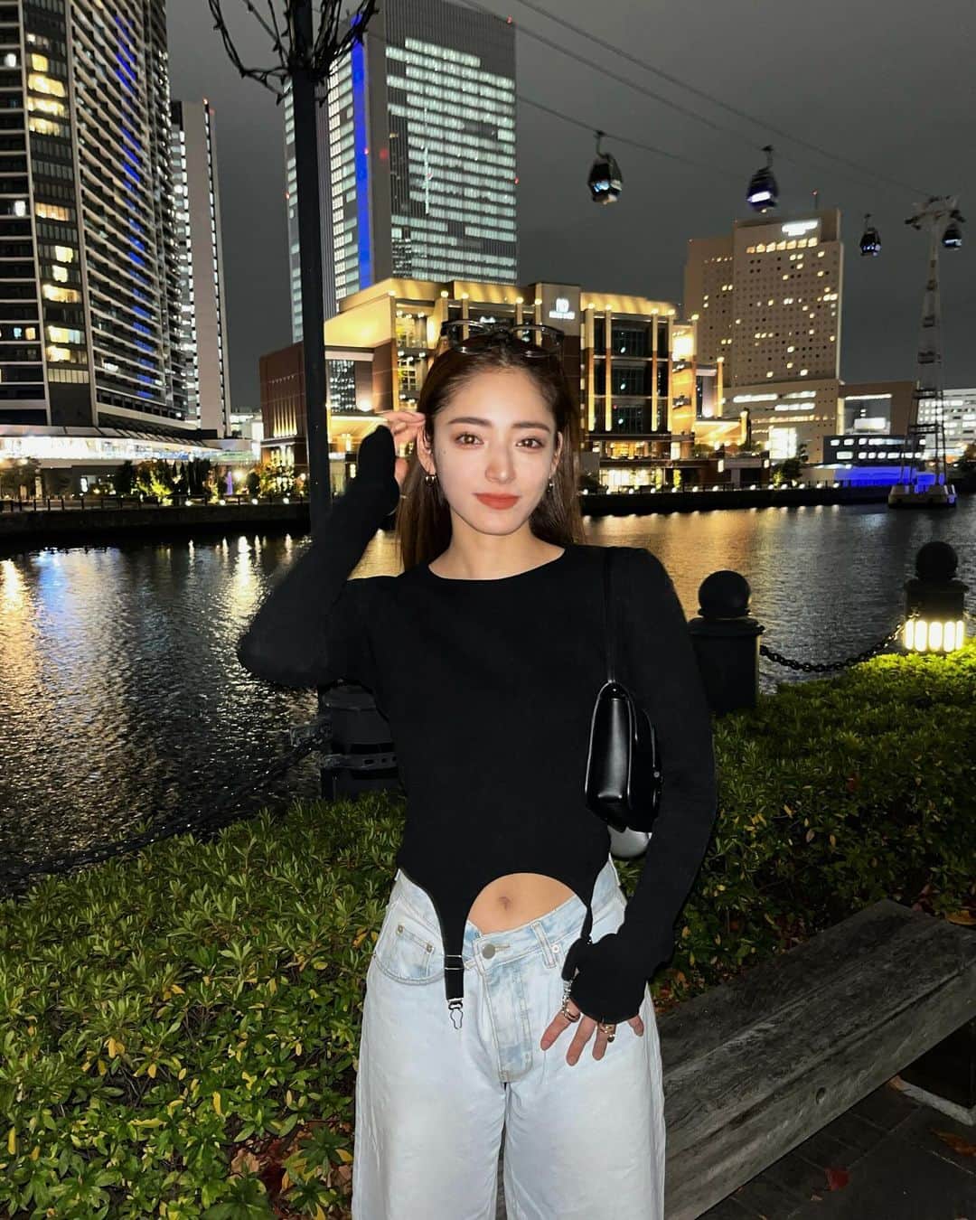 RAMIKAのインスタグラム：「アメリのアウター暖かすぎる。 歩いてたら少し汗をかいちゃうくらい😆💕 寒そうな服着てた友達が着てたけど すぐポカポカになってたからまだこの気温には 早かったなあって思ったカイロみたいな可愛いアウター🤣🧥 久々に親友に会えて幸せハッピーな1日👩🏻♡ 神戸に帰ってもまたすぐ会えるの嬉しいなあ~~🎀」