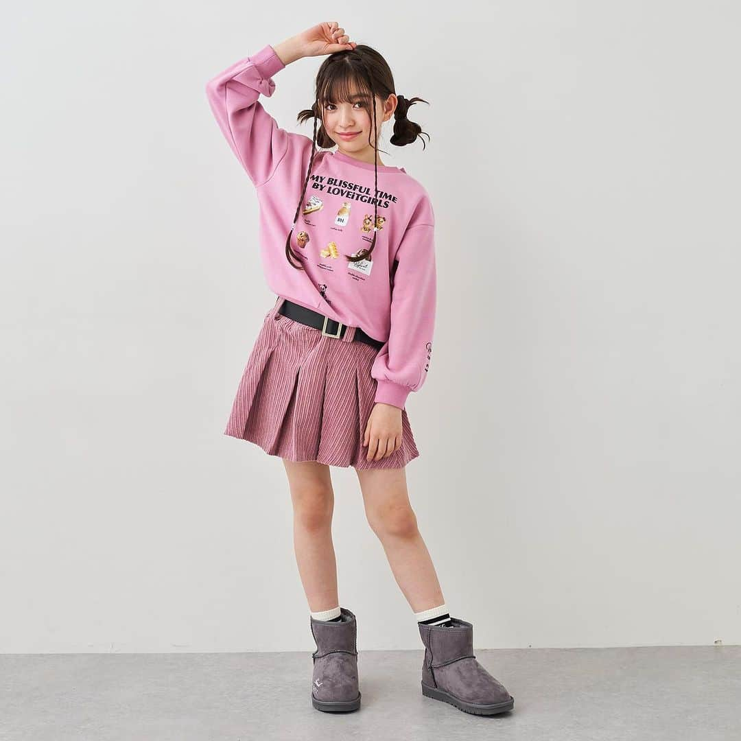 byLOVEiTさんのインスタグラム写真 - (byLOVEiTInstagram)「by LOVEiT♡ WINTER COLLECTION  ラビ子がかわいいプルオーバーは 裏起毛なのであったかいよ🐻🫶  by LOVEiT ♡ MODELS  鷲見かれん（カレン） @kalen_sumi_official   🐻🐰🍒  バイラビコーデ、かわいい♡と思ったら保存して、バイラビ欲しいモノリストをつくろ！  #byloveit #バイラビット  #小学生女子 #小学生コーデ #小学生ファッション  #jsコーデ #キッズコーデ女の子 #こどもふく  #js6 #js5 #js4 #js3 #js2 #js1 #160cm #150cm #140cm #130cm #120cm #うめだ阪急　#博多阪急  #ナルミヤオンライン　#zozotown   @byloveit_snap  @narumiyaonline_official @kirapichi」12月13日 12時16分 - byloveit_official