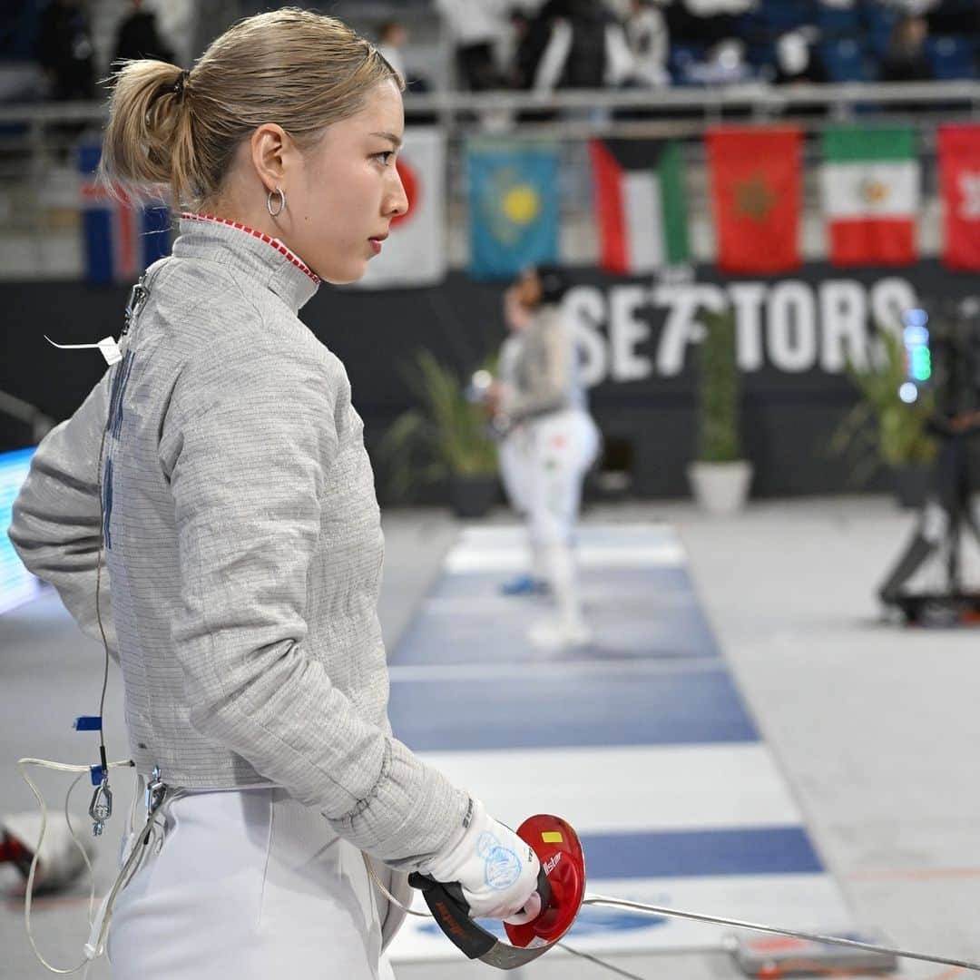 江村美咲のインスタグラム：「GP in Orléans🇫🇷 個人戦17位 ⁡ 2023年最後の試合。 自分でもがっかり😕 最近はベストを尽くしたと言いきれない試合が続き、まだまだ自分の弱さに打ち勝てずにいます。 ⁡ とにかく夢中になれる試合がしたい!! フェンシングを楽しみたい!! ⁡ そのためにも強くならねば。 ⁡ 今大会も応援、サポートしていただいた皆様ありがとうございました🙏🏻 ⁡ ⁡ ©︎日本フェンシング協会/Augusto Bizzi/FIE ⁡ 個人スポンサー▽ #立飛ホールディングス #エアウォーター #オリエンタル酵母工業 #明治安田生命 #allstar #日の丸交通 #eurekadiamondsjapan #bellross ⁡ 協会スポンサー▽ #JAL #KOWA #長谷工コーポレーション #三洋紙業 #タマディック #鈴与 #カラダファクトリー #Impal #伊藤超短波 ⁡ #フェンシング#𝖿𝖾𝗇𝖼𝗂𝗇𝗀#アスリート#𝖺𝗍𝗁𝗅𝖾𝗍𝖾#スポーツ#𝗌𝗉𝗈𝗋𝗍𝗌 ⁡ ⁡」