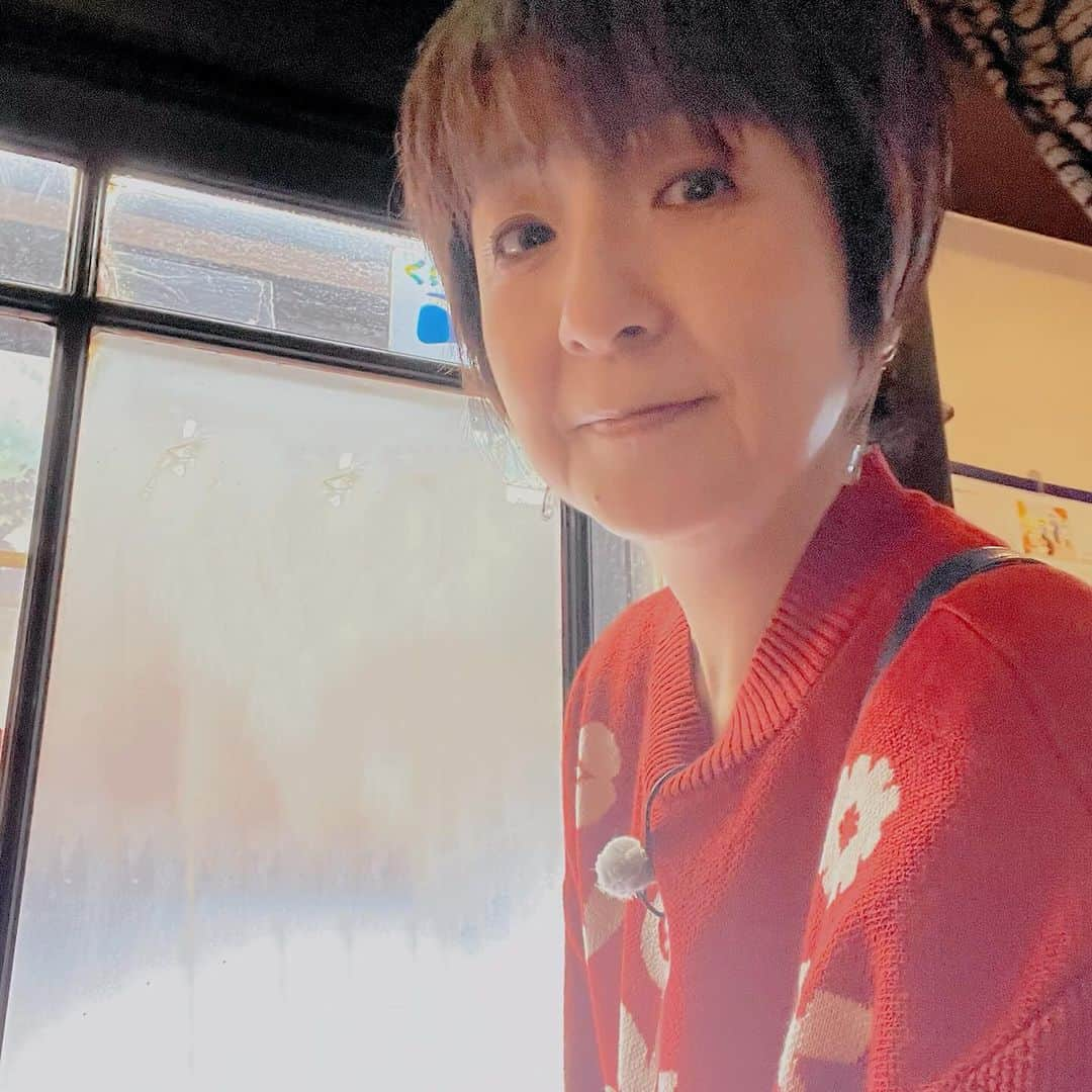 藤田朋子のインスタグラム：「昨日は歩きましたー #ガチ旅 #歩き旅 #天気もグズついてましたが傘のお世話にならず幸せ #ご協力くださった皆皆様にこころから感謝 #本当に優しいのです皆様」