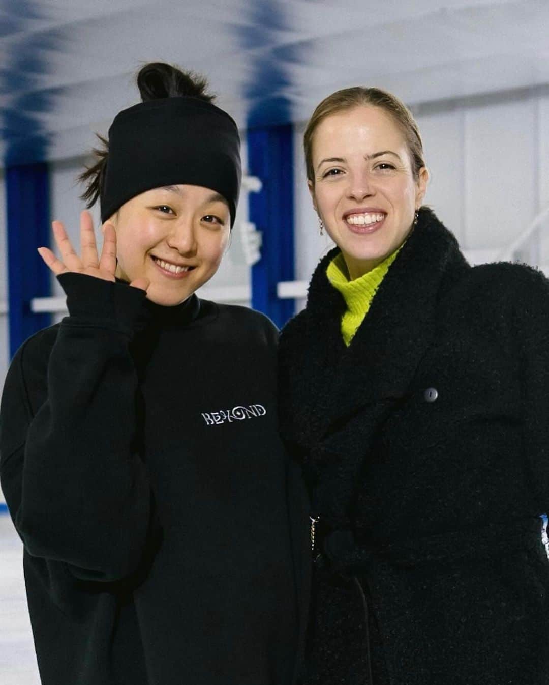 カロリーナ・コストナーのインスタグラム：「Best surprise ever! 💗🫂⛸️ @maoasada2509  #reunion」