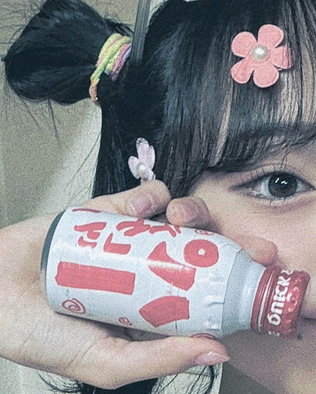 川原美咲のインスタグラム：「🥤🧃🍼 ・ テケレツノパー　特集。笑笑笑 毎日わたしのフィーリングで飾り位置アレンジしました どうでしょう､どれが好き？ ・ ・ ・ ・ #見えない人たち誰もそれに気づかなかった  #築地本願寺 #築地本願寺カフェ #築地本願寺ブディストホール #ブディストホール #築地デート #築地モーニング #築地グルメ #パンプランニング #見えない人たち #オムニバス舞台 #東京観光 #tsukiji #築地駅 #temple #お寺 #お寺巡り  #tsukijihonganji #tsukijihonganjitemple #japantravel #japantrip #japan #japanese #japaneseculture #japanesegirl」