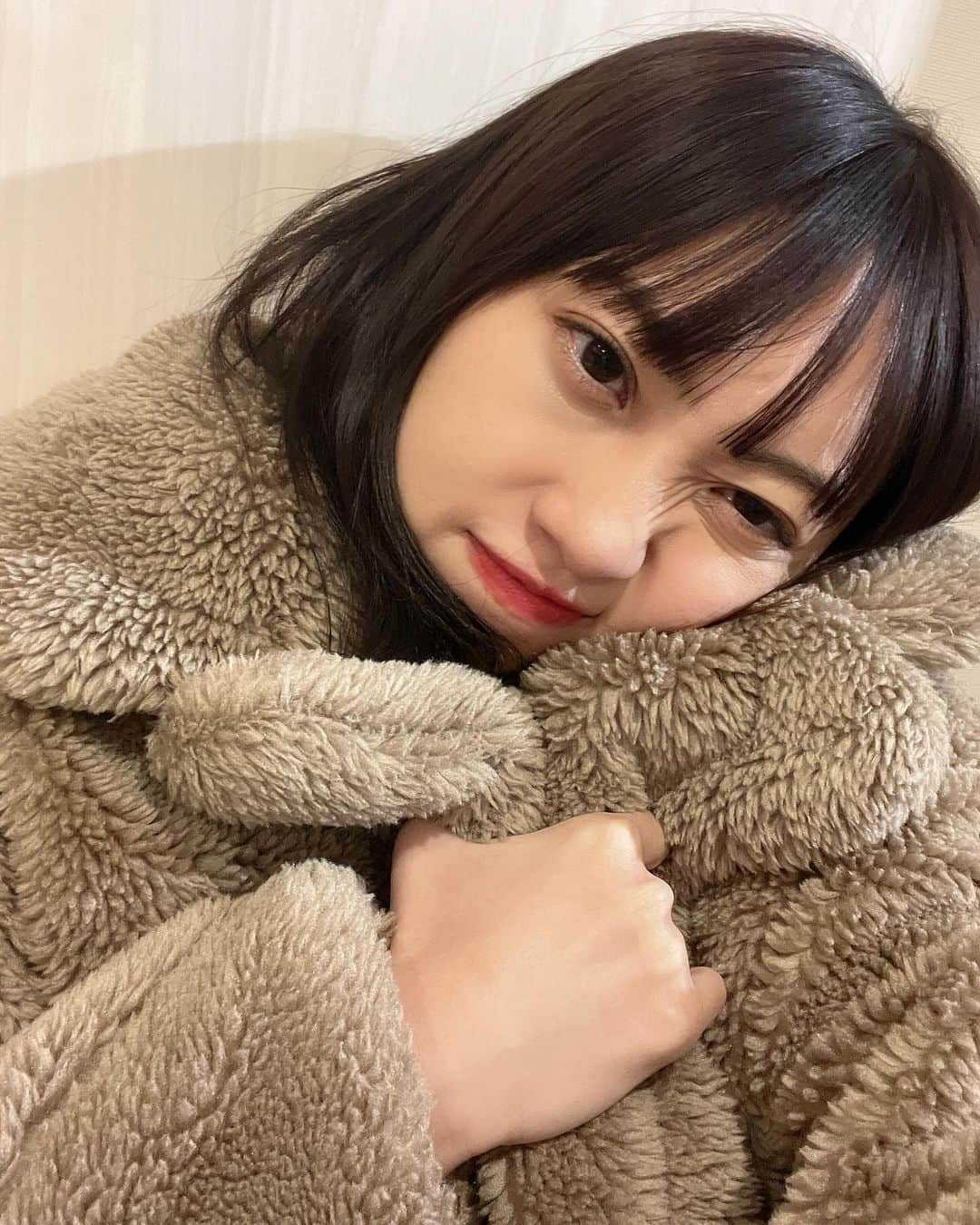 木﨑ゆりあさんのインスタグラム写真 - (木﨑ゆりあInstagram)「もっこもこ。 ミズヤマイヌ稽古な日々です。 なかなかに頭を抱えながらがんばっております。  そんなこと言ってたらINFiNi8の名古屋初のPOPUPが もう３日後の16日に迫っていて、時の早さにあたふたしてます。  名古屋のみんなには初めてアイテムを実際に手に取って 見てもらえる機会だから沢山の人に遊びに来てもらえますように。  当日、会えるの楽しみにしてます🎅🏻🎄💍🐕  年明けの舞台もチケット販売してますのでぜひ！！」12月13日 22時17分 - yuria_kizaki211