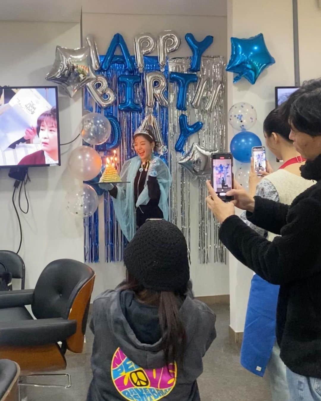 ナム・サンジさんのインスタグラム写真 - (ナム・サンジInstagram)「촬영장에서 행복한 생일 전야🩵🩵🩵🩵🩵 우리팀 다들 너무 고맙고 따랑해요🫶🏻🫶🏻🫶🏻」12月13日 22時21分 - sangjisangji