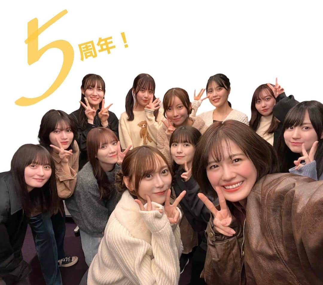 清宮レイさんのインスタグラム写真 - (清宮レイInstagram)「5周年！ 少し前ですが、12/3は私たち乃木坂46 4期生のデビュー5周年記念日でした💐  みんなでお仕事一緒だったので、記念に写真を撮りました😊  私は4期のみんなで集まれる時間がとっても大好きです。 私一生喋ってる、そしてそれを微笑ましく聞いてくれる優しいお姉さんたちです🌟😂  大好きなみんなに、笑顔になれる出来事がたくさん訪れますように！ 6年目も乃木坂46の4期生をどうぞよろしくお願いします。 いつもありがとうございます。  #乃木坂46  #4期生」12月13日 22時25分 - seimiyarei_2403