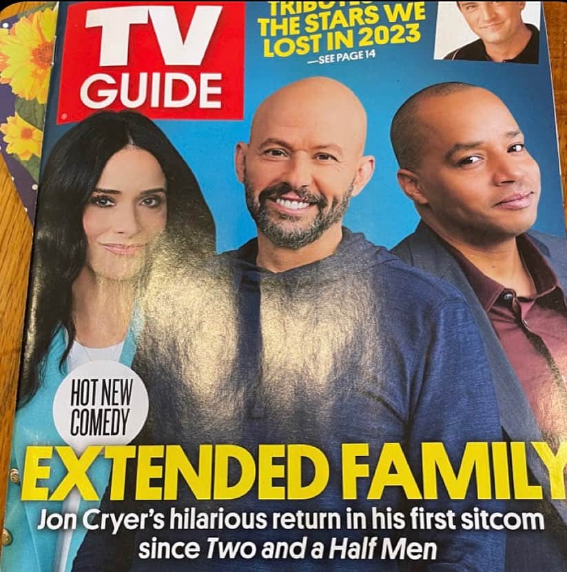 ドナルド・フェイソンのインスタグラム：「Go get you one like it’s a collectible!! Look who’s on the cover of @tvguide #extendedfamily @nbc @peacock」