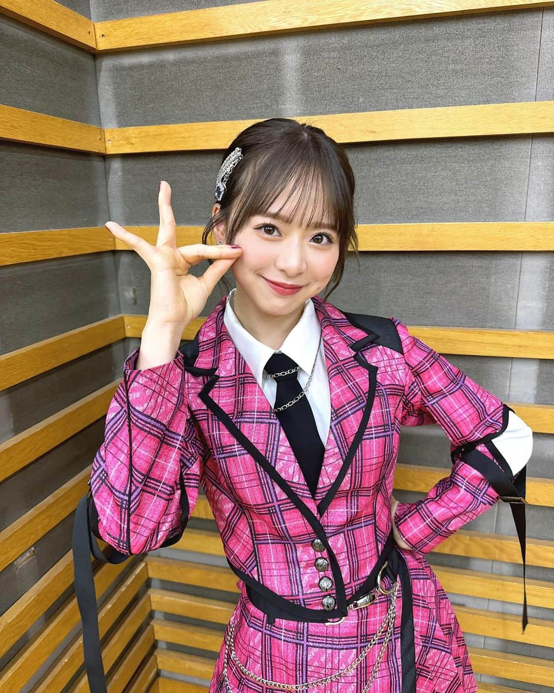 倉野尾成美のインスタグラム：「お団子ぴよぴよヘア🍡🐣 FNS歌謡祭ありがとうございました！」