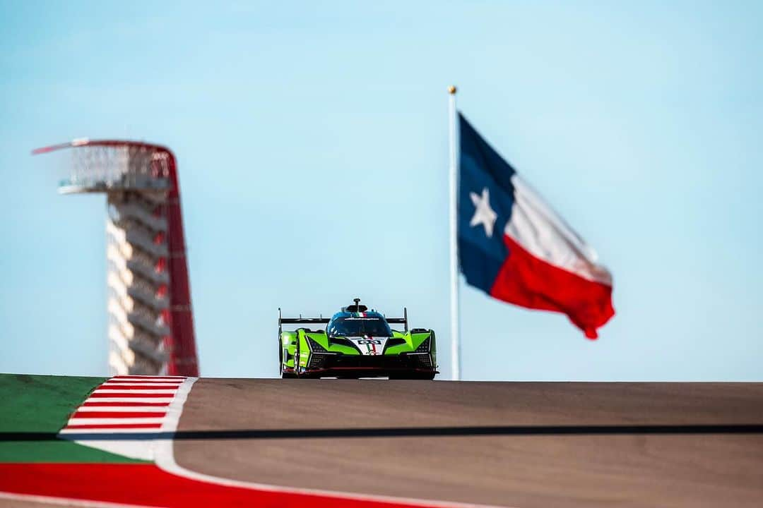 ロマン・グロージャンさんのインスタグラム写真 - (ロマン・グロージャンInstagram)「COTA test with @lamborghinisc was a blast 💯 This track is absolutely awesome and you get to eat some amazing bbq in the evening 🍗🍗🍗 #austin #bbq #lamborghini」12月13日 22時52分 - grosjeanromain