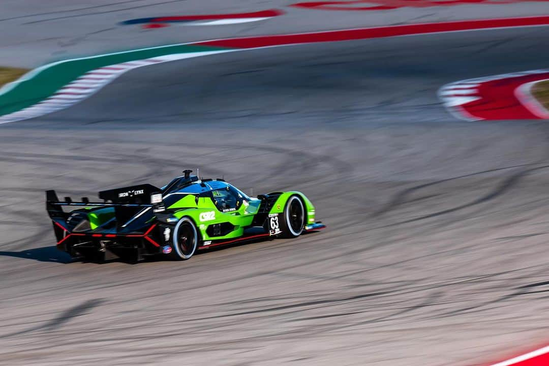 ロマン・グロージャンのインスタグラム：「COTA test with @lamborghinisc was a blast 💯 This track is absolutely awesome and you get to eat some amazing bbq in the evening 🍗🍗🍗 #austin #bbq #lamborghini」