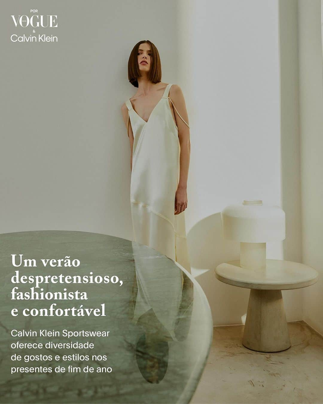 Vogue Brasilさんのインスタグラム写真 - (Vogue BrasilInstagram)「Ficou mais fácil deixar o verão despojado, confortável e estiloso: a coleção primavera-verão da @calvinkleinbrasil, faz uma releitura elegante e sofisticada de peças clássicas e propõe looks minimalistas e acertados para todas as ocasiões — já dá até pra escolher o visual do Réveillon. Contamos tudo no link da bio.」12月13日 22時59分 - voguebrasil