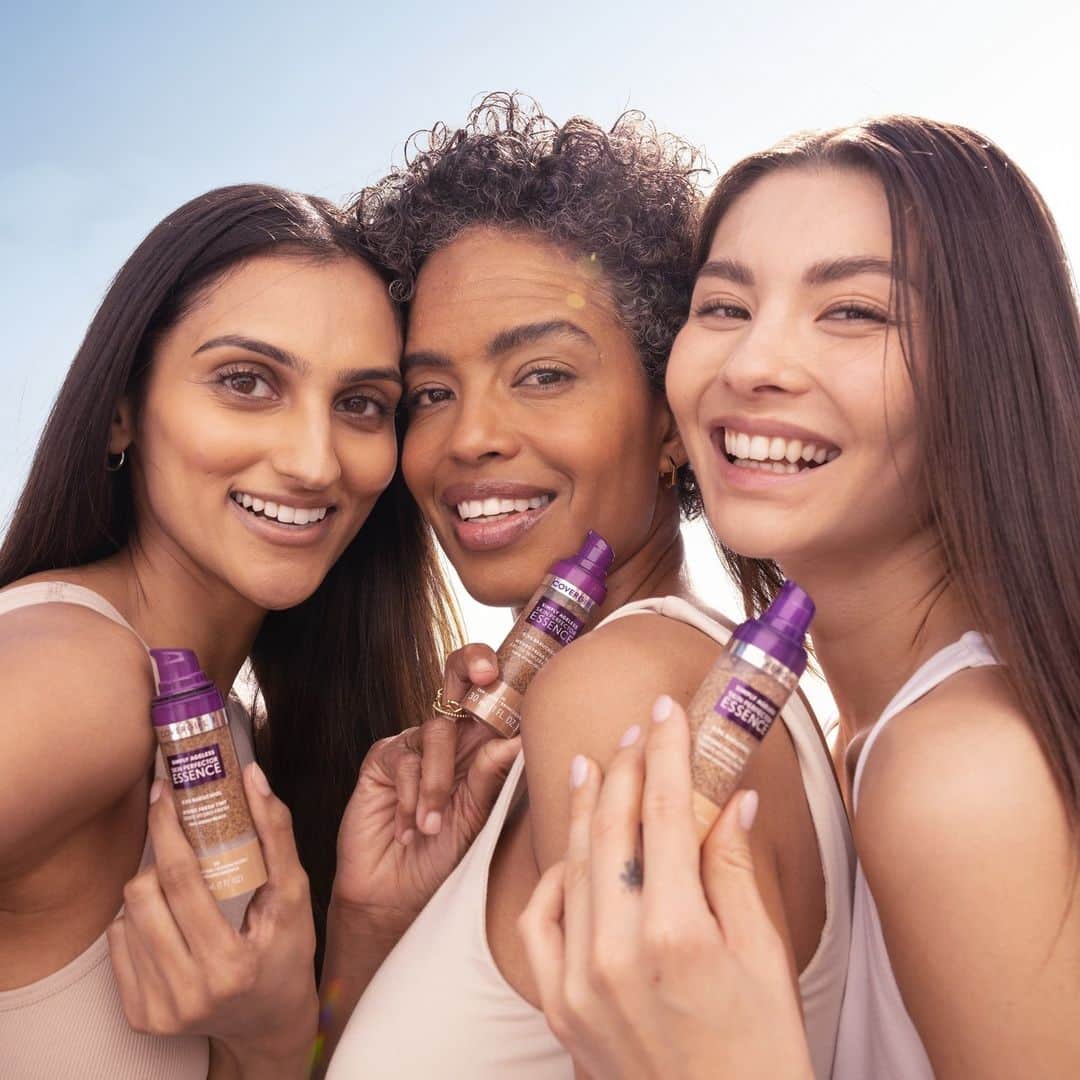 COVERGIRLのインスタグラム：「Besties don’t gate keep… you need Essence!   Formulated with Tranexamic Acid + 0.5% Bakuchiol, this potent tone-enhancing essence fades the appearance of existing dark spots.   #SimplyEssence #Covergirl」