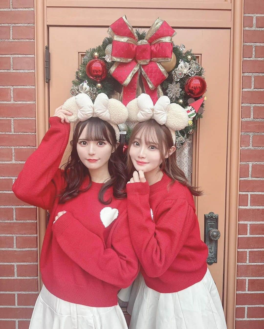 桜井ひかるさんのインスタグラム写真 - (桜井ひかるInstagram)「ゆきのちゃんと双子したよ🎄.* 2年連続で嬉しいなあ꒰⑅ᐢ. ̫.ᐢ꒱  クリスマスディズニーついつい 食べすぎてしまたわよ‪( т т )‬  #クリスマスディズニー#クリスマス#ディズニー#ディズニーランド#ディズニーコーデ#xmas#ディズニーコーデ#双子コーデ#ディズニーシー #shein#shein購入品」12月13日 23時06分 - hikarunroll_