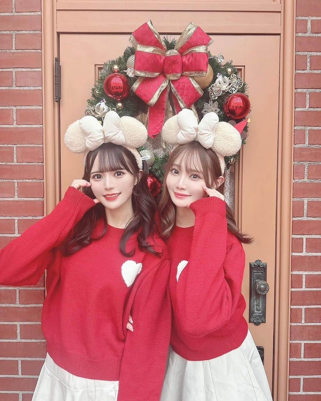 桜井ひかるさんのインスタグラム写真 - (桜井ひかるInstagram)「ゆきのちゃんと双子したよ🎄.* 2年連続で嬉しいなあ꒰⑅ᐢ. ̫.ᐢ꒱  クリスマスディズニーついつい 食べすぎてしまたわよ‪( т т )‬  #クリスマスディズニー#クリスマス#ディズニー#ディズニーランド#ディズニーコーデ#xmas#ディズニーコーデ#双子コーデ#ディズニーシー #shein#shein購入品」12月13日 23時06分 - hikarunroll_