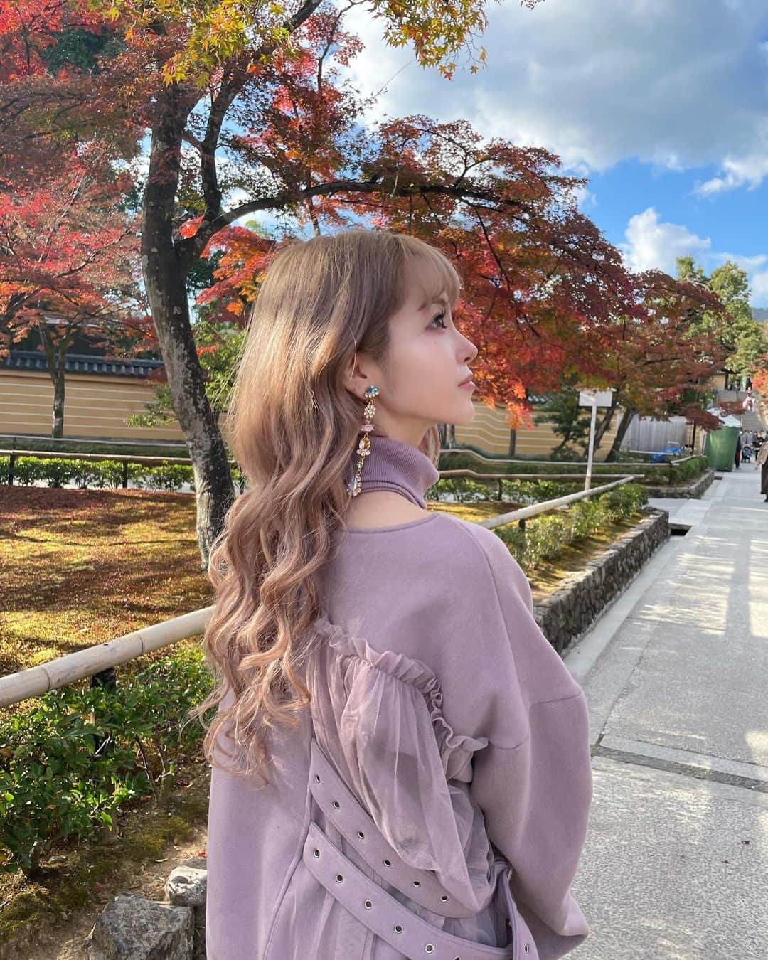 玉川来夢のインスタグラム：「Autumn Fashion🍁 #chanel #dior #jimmychoo #redvalentino  #eimyistoire #citronbijoux  #lilybrown  #amankyoto  #金閣寺」