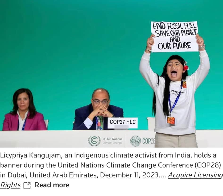 トームのインスタグラム：「DUBAI, Dec 11 (Reuters) - A 12-year-old protester burst on to the stage at the COP28 climate summit in Dubai on Monday, holding a sign above her head that read: “End fossil fuels. Save our planet and our future.”  Licypriya Kangujam, a child climate justice activist from India, was escorted away as the audience clapped.  COP28 Director-General Ambassador Majid Al Suwaidi said he admired the enthusiasm of young people at COP28 and encouraged the audience to give Kangujam another round of applause.   Public protests have been limited at the United Nations talks that are being held in the United Arab Emirates, which bans many organised groups, including political parties and labour unions.  Countries on Monday received a new draft text of a final deal. The text did not refer directly to a phase out of fossil fuels, which is a key demand of the European Union and many developing countries that are especially vulnerable to climate change.」