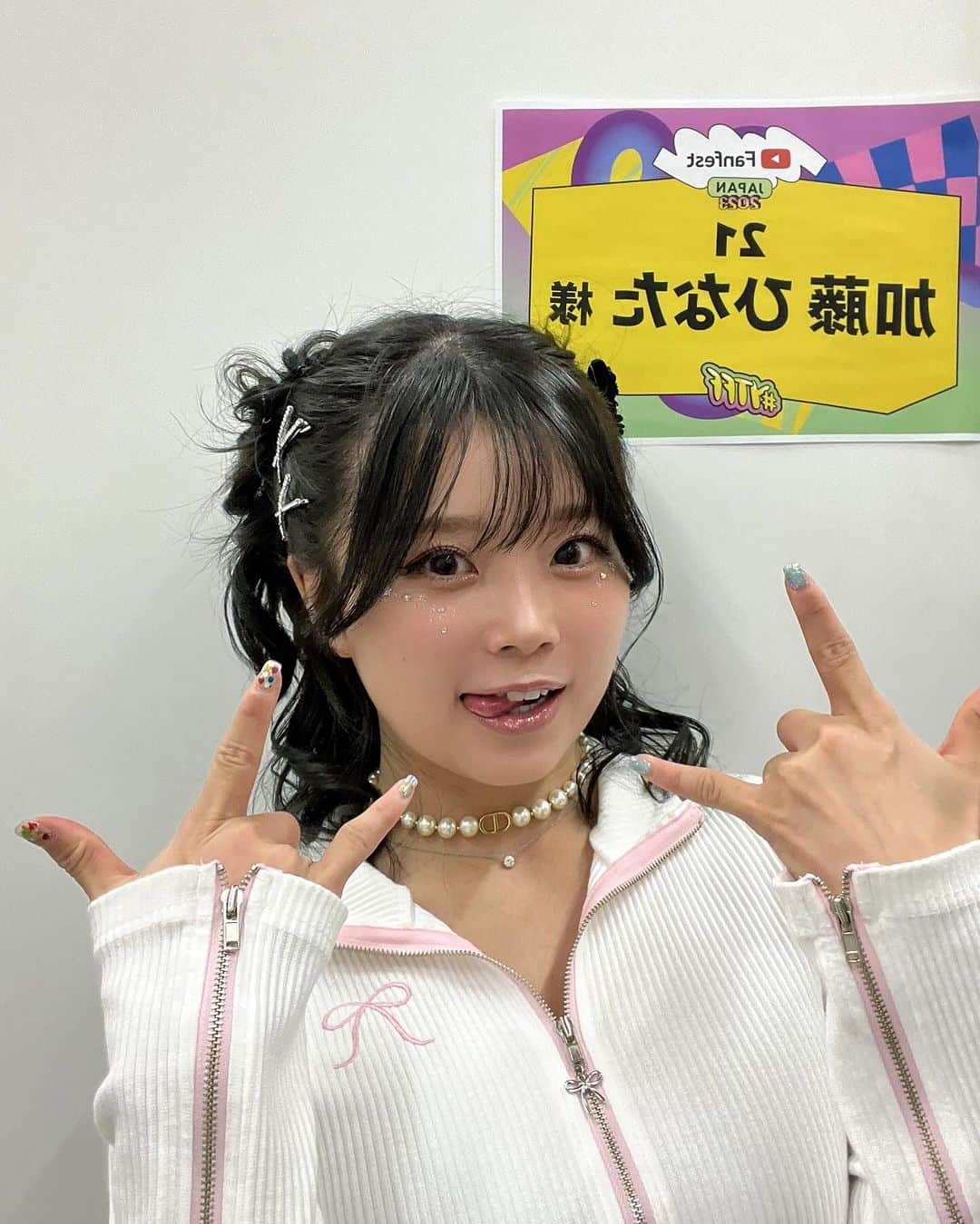 KatoHinata のインスタグラム：「今日は念願のYTFFでしたー！！！ そして3年ぶりのオフイベント....！！！！ みんなとダンスできてマジで楽しかった🥹👍🏻👍🏻👍🏻👍🏻 ひなちゃーんって声も全部届いてたよ！！！ありがとう🥹🖤 あとなるねー！！横川さん！！！ありがとう😭😭😭😭 みんながいたからすっごい楽しかったよ！！！！！ てか、まいまいと一回も写真撮ってない😩😩 @mai.enjoy_diet」