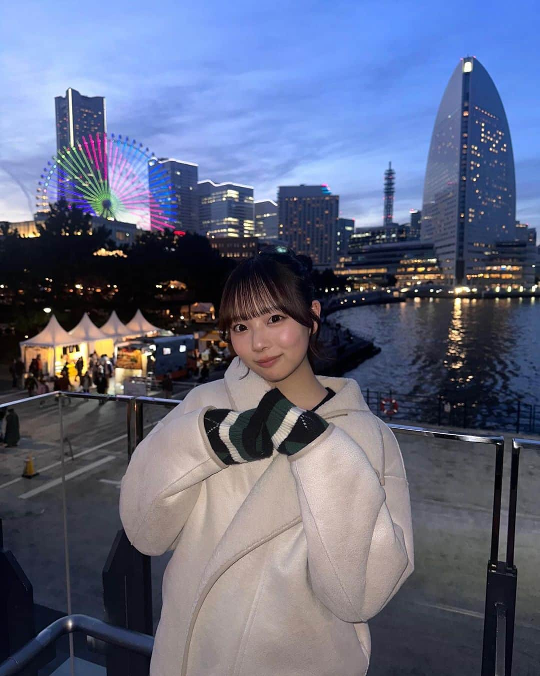 あんのインスタグラム：「横浜の夜景きれい🎡🌃 フラッシュ炊くとなんか顔変わるね🥸  .  @unelimit_nana さんにお肌のケアしていただきましたー！！調子良すぎる！つやつや〜 私が行ったのはunelimitさんの代々木上原店！！ カーポキシーっていうメニューみたい、みんなもチェックしてみてね🫶🏻  #横浜 #unelimit #unelimit代々木上原 #PR」