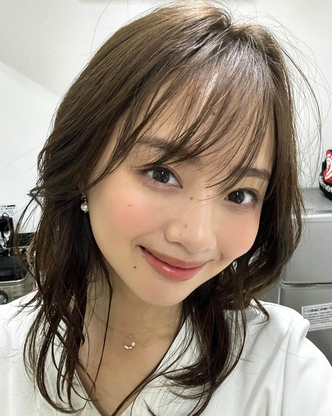 熊江琉唯さんのインスタグラム写真 - (熊江琉唯Instagram)「昨日の撮影でヘアメイクしてもらったのですが、やっぱりプロのメイクはすごいなと☺️  なんか大人っぽく見えるんだよね…！  そして昨日早起きした分今日は10時近くまで寝ました。3度寝です。笑  朝起きた後の朝食は甘酒グラノーラ🥣  最近 @amagura.jp のココナッツ味にアーモンドミルクかけて食べるのにハマってる🥥 （競馬予想動画見ながらの朝ご飯が日々の習慣です）  グラノーラってハイカロリーなイメージだけどここのは油控えめで砂糖・添加物ともにゼロだから安心して食べられる🙆‍♀️  ココナッツ味の香ばしさにアーモンドの香ばしさも加わって最高なのです🥰 お試しあれー！！  #makeup #メイク #撮影 #shooting #朝ごはん #朝食 #グラノーラ #甘酒グラノーラ」12月13日 14時36分 - ruikumae