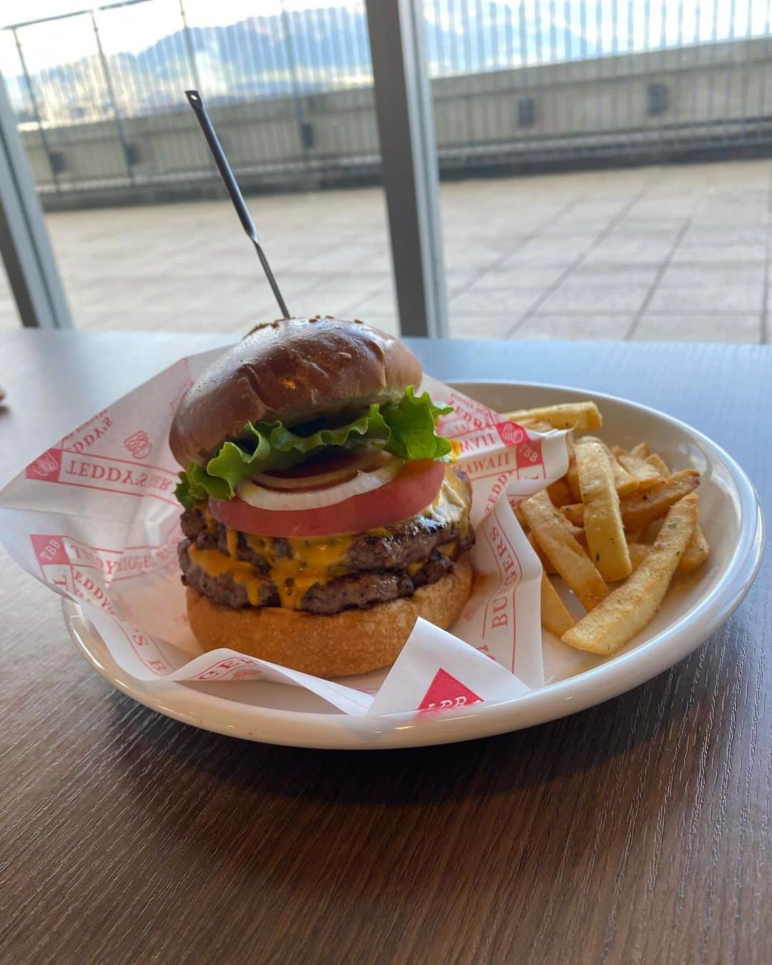 吉見一起さんのインスタグラム写真 - (吉見一起Instagram)「ハンバーガー 肉が旨い」12月13日 14時30分 - kazukiyoshimi_official