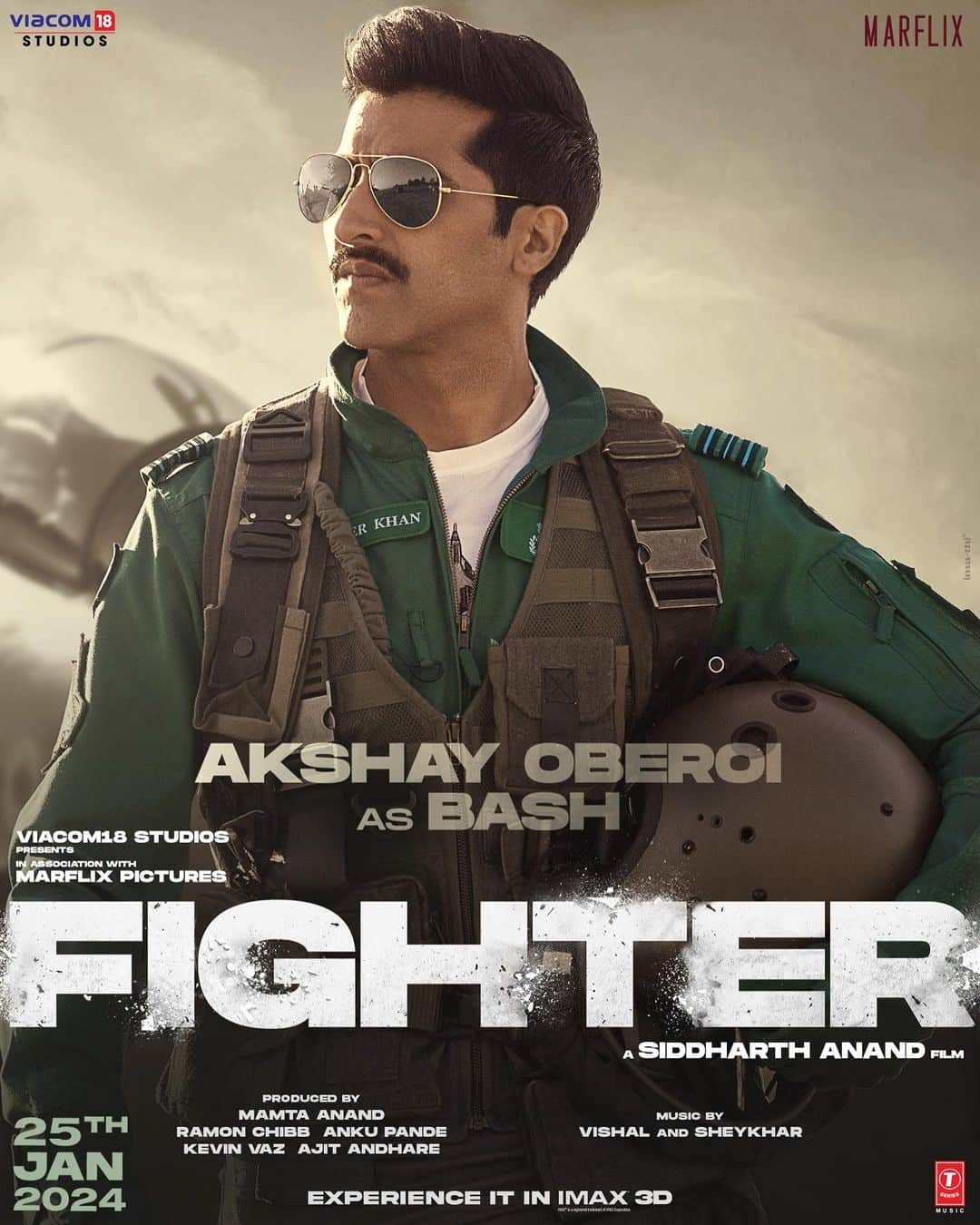 リティク・ローシャンのインスタグラム：「Squadron Leader Basheer Khan  Call Sign: Bash Designation: Weapon System Operator  Unit: Air Dragons Fighter Forever 🇮🇳   #FighterOn25thJan #Fighter   @akshay0beroi @deepikapadukone @anilskapoor @s1danand #KevinVaz @ajit_andhare @mamtaanand10_10 @ramonchibb @ankupande @vishaldadlani @shekharravjiani @iamksgofficial @viacom18studios @marflix_pictures @tseries.official #FighterMovie」