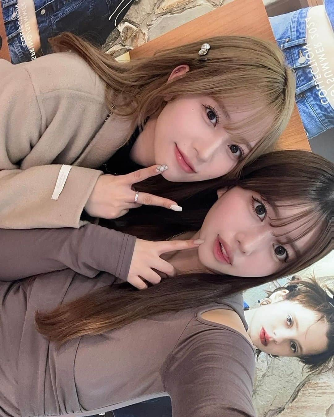 東原優希さんのインスタグラム写真 - (東原優希Instagram)「︎︎︎︎︎☺︎ かこちゃんとVISの展示会いってきた~💖 バックかわいすぎてGETしちゃた🫶🏻 初めて会った時からかこちゃんとは気が合いすぎてびびる らぶだな~もう会いたいな~ ⁡ #VIS #vis_jp #ビス」12月13日 17時00分 - ywkiywki108