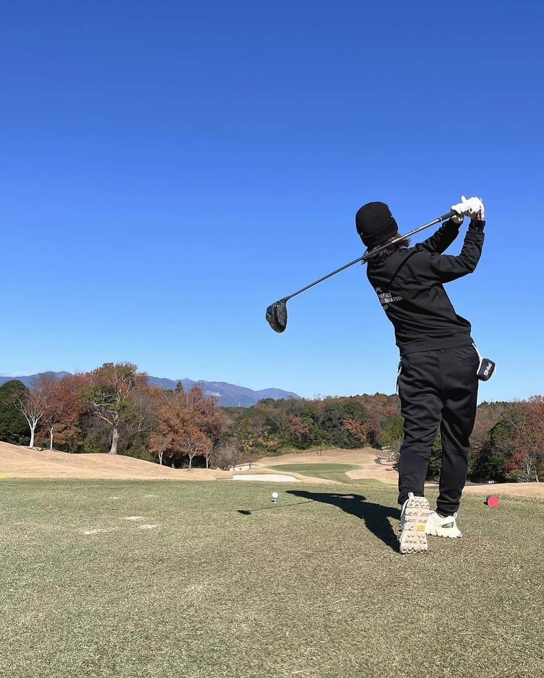 山田恵里さんのインスタグラム写真 - (山田恵里Instagram)「⛳️第3回ゴルフ研修会⛳️ 今日も今日とて最高のゴルフが出来ました☺️🫰 少しづつ成長してるかなー🙃  @hase.5  @m28t_1110 ありがとねー☺️  今後も定期開催希望🙌  #HG霞 #卵 #さよならひでき #ハイスピードノンストップグリーン #労りゴルフ #68番ヨッシー #キャンディおじさま」12月13日 15時51分 - eriyamada19