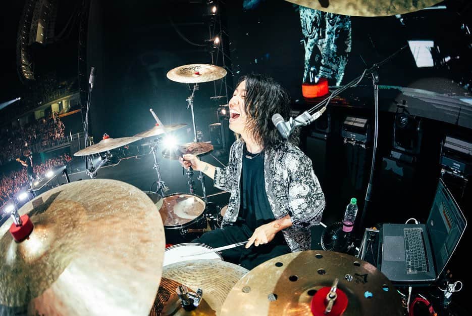 Tomoyaさんのインスタグラム写真 - (TomoyaInstagram)「Bangkok🔥🔥🔥 Thank you so much!!!✨  タイ楽しすぎた👏☺️ また必ず戻ってくるからねー！ コップンクルァップ‼️   #oneokrock #drummer #luxurydisease  @oneokrockofficial  @ruihashimoto 📸」12月13日 16時03分 - tomo_10969