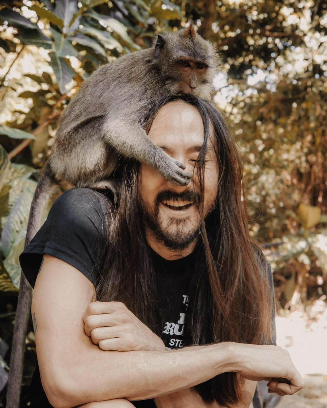 スティーヴ・アオキさんのインスタグラム写真 - (スティーヴ・アオキInstagram)「Monkeying around in Bali 🙈」12月13日 15時56分 - steveaoki