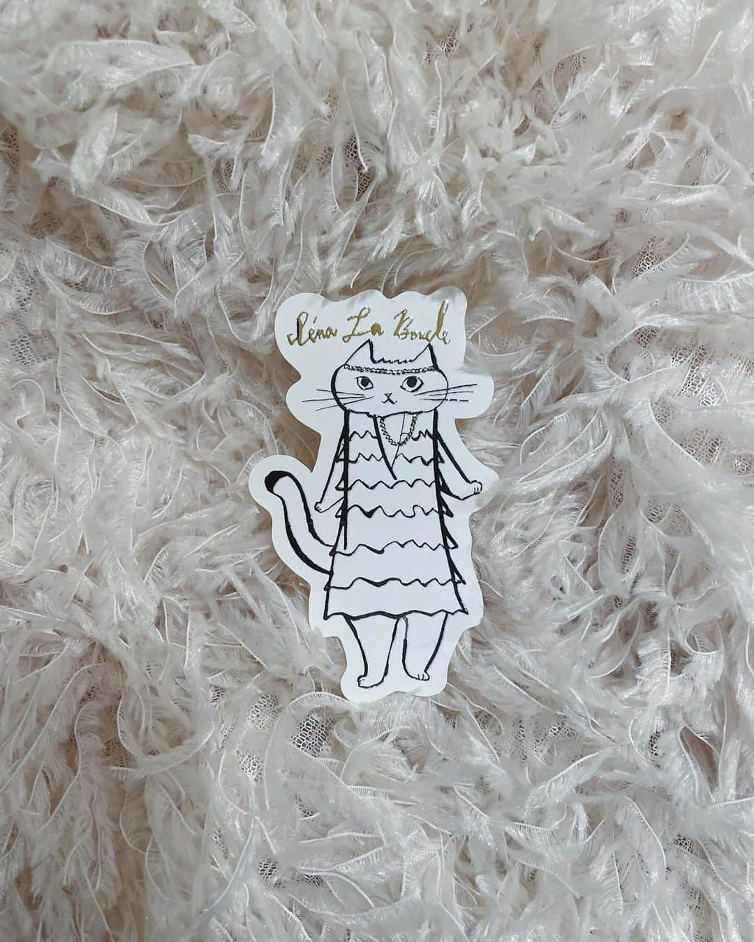 IÉNA LA BOUCLEのインスタグラム：「. 🎄la boucle “Holiday” special novelty sticker!🐈 ⁡ ⁡ #ienalaboucle#iena#イエナ#イエナラブークル #ienalaboucle_23aw#toranekobonbon」