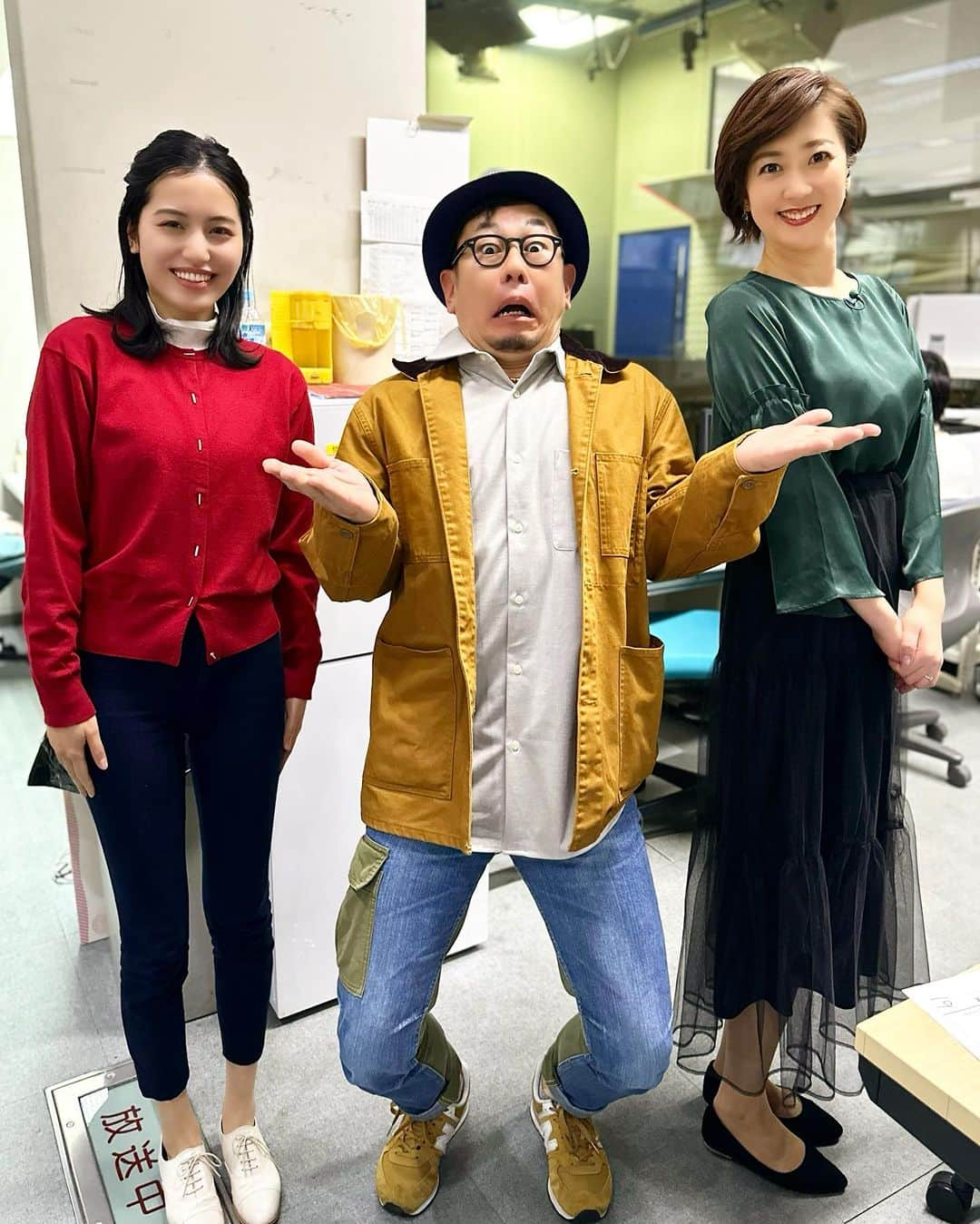 池尻和佳子さんのインスタグラム写真 - (池尻和佳子Instagram)「信号機のような組合せ、気がついたら加藤さんが浮いていました。この後「タダイマ！」染矢すみれちゃんの韓国特集も是非ご覧ください🍀」12月13日 16時35分 - wakako_ikejiri_rkb