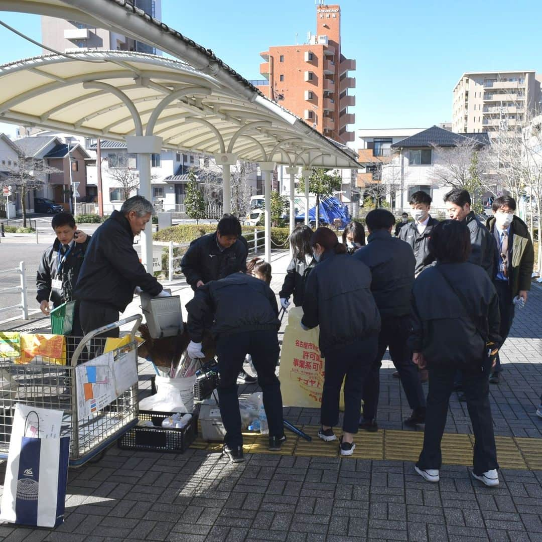 中日ドラゴンズ【公式】さんのインスタグラム写真 - (中日ドラゴンズ【公式】Instagram)「12月13日(水)に中日ドラゴンズと(株)ナゴヤドームの職員が地元地域の皆さまへの感謝の意を込めて、バンテリンドーム ナゴヤ周辺の清掃を行いました✨  これからも地元地域の皆さまとファンの皆さまに愛される球団・球場を目指してまいります🥎 #中日ドラゴンズ  #バンテリンドームナゴヤ  #清掃」12月13日 16時37分 - chunichidragonsofficial