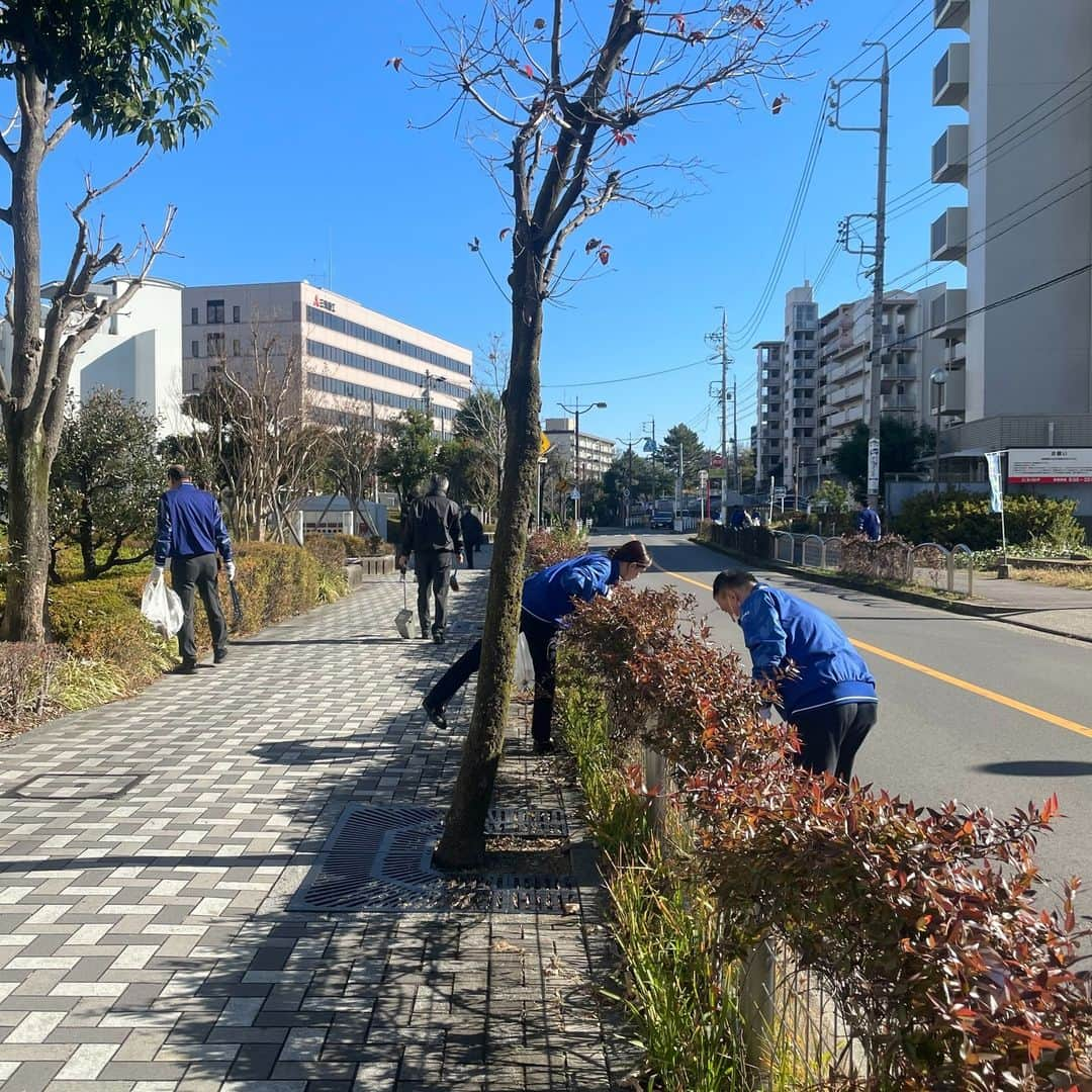 中日ドラゴンズ【公式】さんのインスタグラム写真 - (中日ドラゴンズ【公式】Instagram)「12月13日(水)に中日ドラゴンズと(株)ナゴヤドームの職員が地元地域の皆さまへの感謝の意を込めて、バンテリンドーム ナゴヤ周辺の清掃を行いました✨  これからも地元地域の皆さまとファンの皆さまに愛される球団・球場を目指してまいります🥎 #中日ドラゴンズ  #バンテリンドームナゴヤ  #清掃」12月13日 16時37分 - chunichidragonsofficial