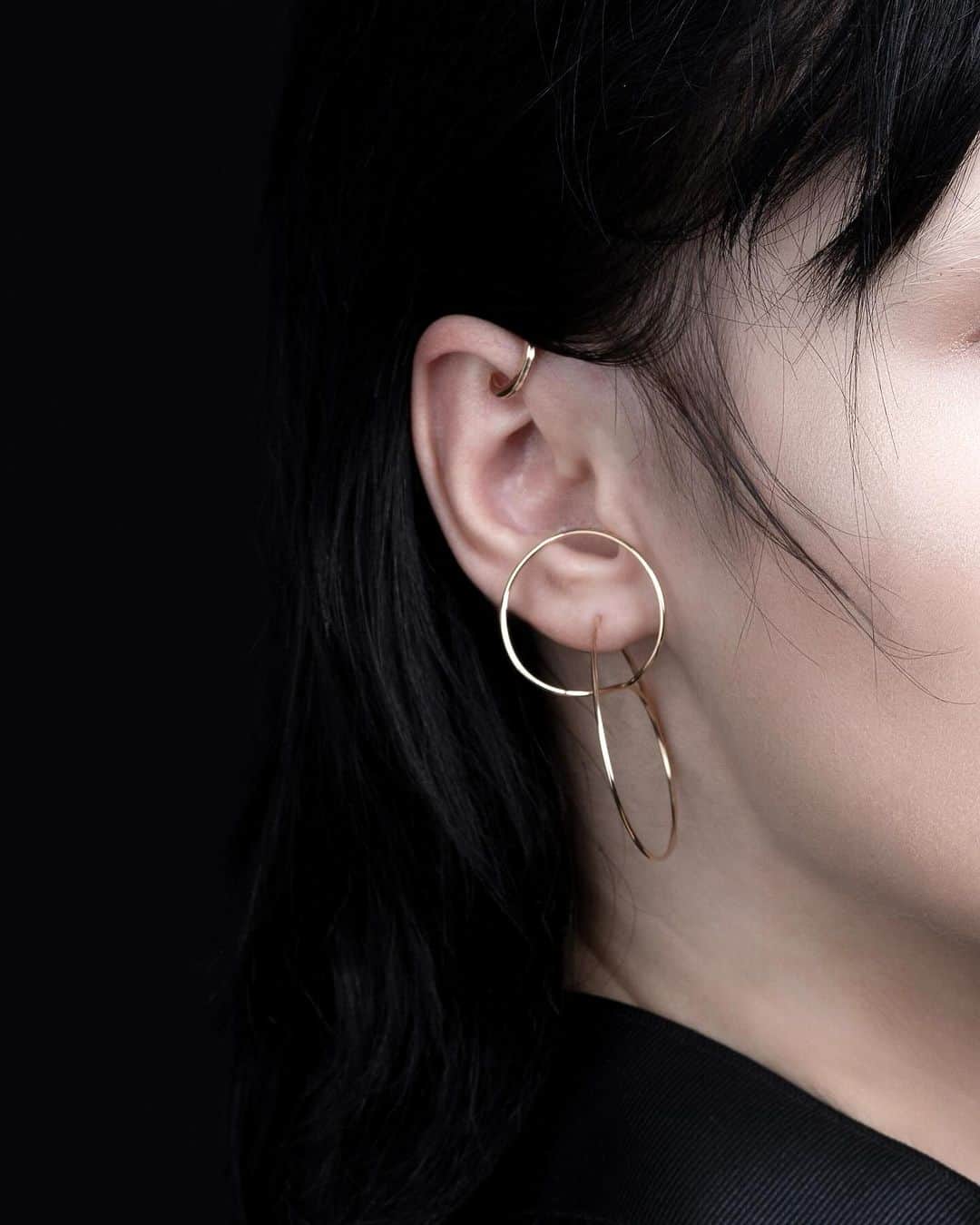 Hirotaka Jewelryのインスタグラム：「DOUBLE HOOP FLOATING EARRING #hirotakajewelry」